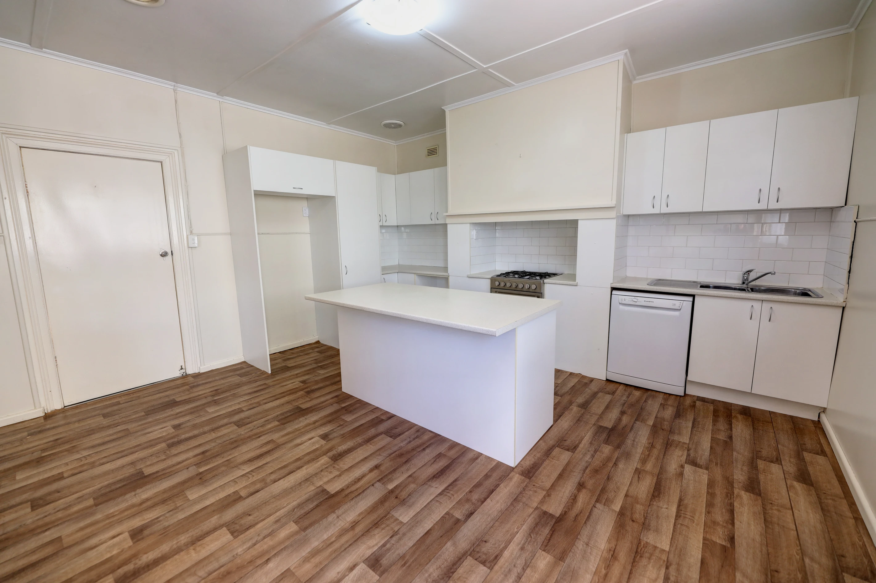 390 Howick Street, Bathurst, NSW 2795