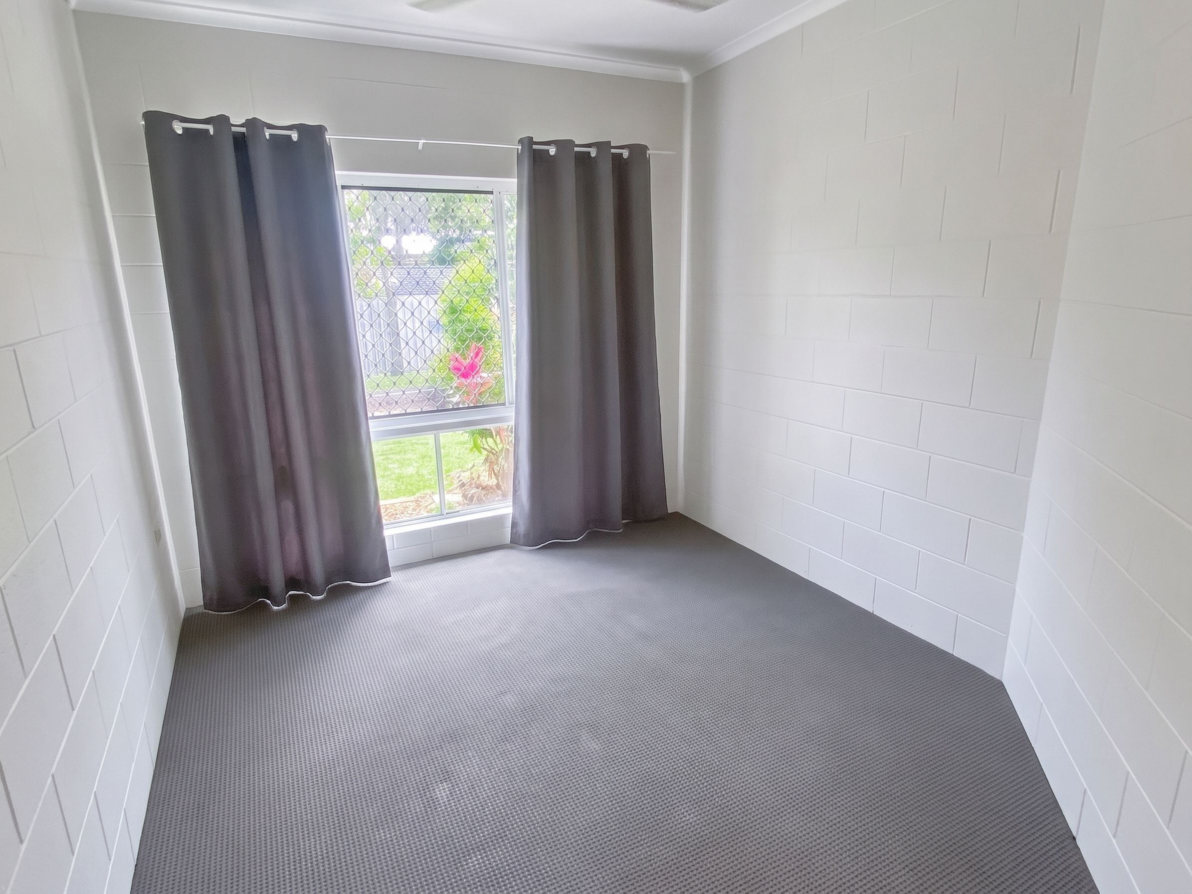 12 Bathurst Drive — photo 6 of 10