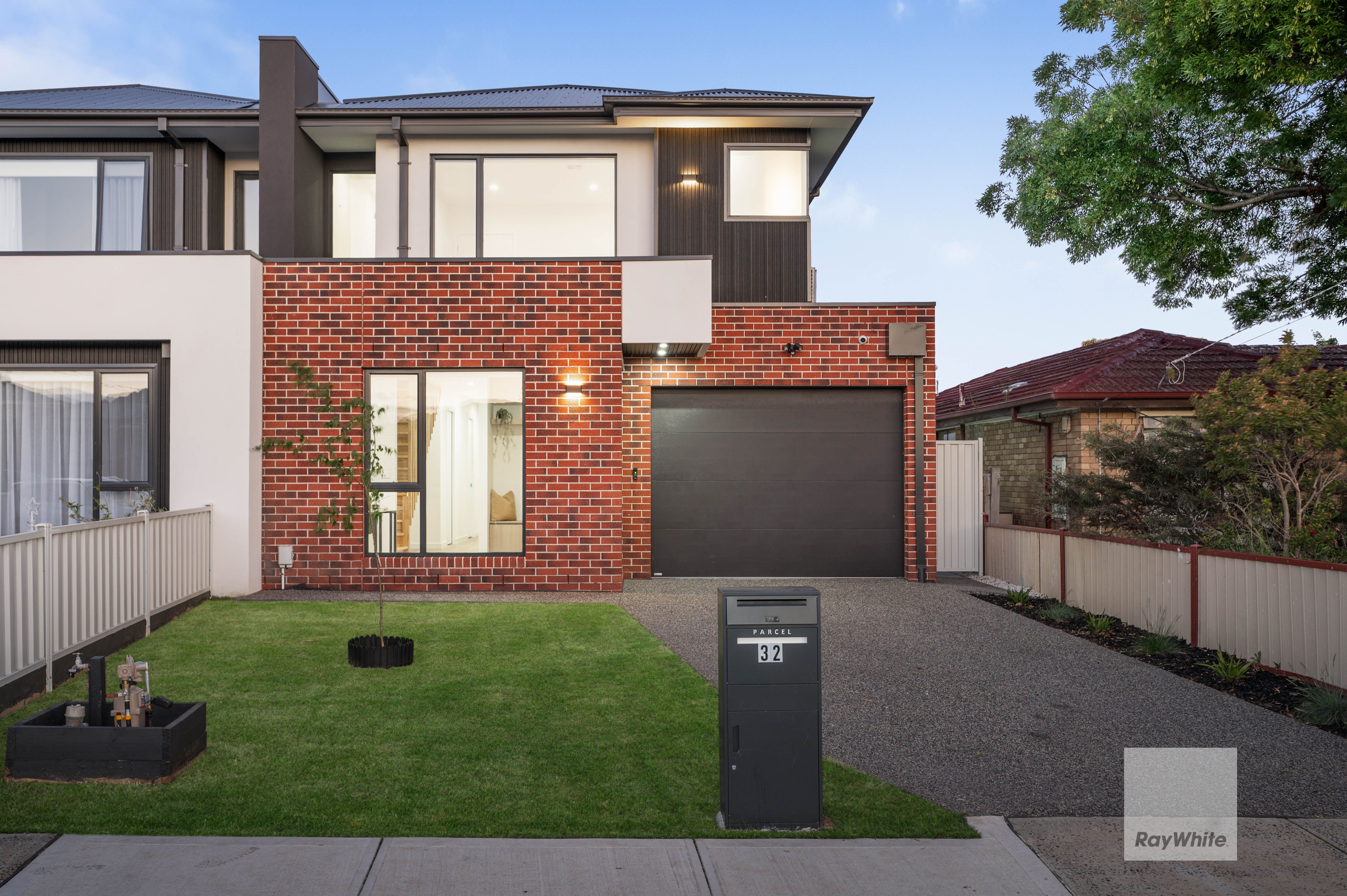 32 Linacre Crescent , Gladstone Park VIC 3043