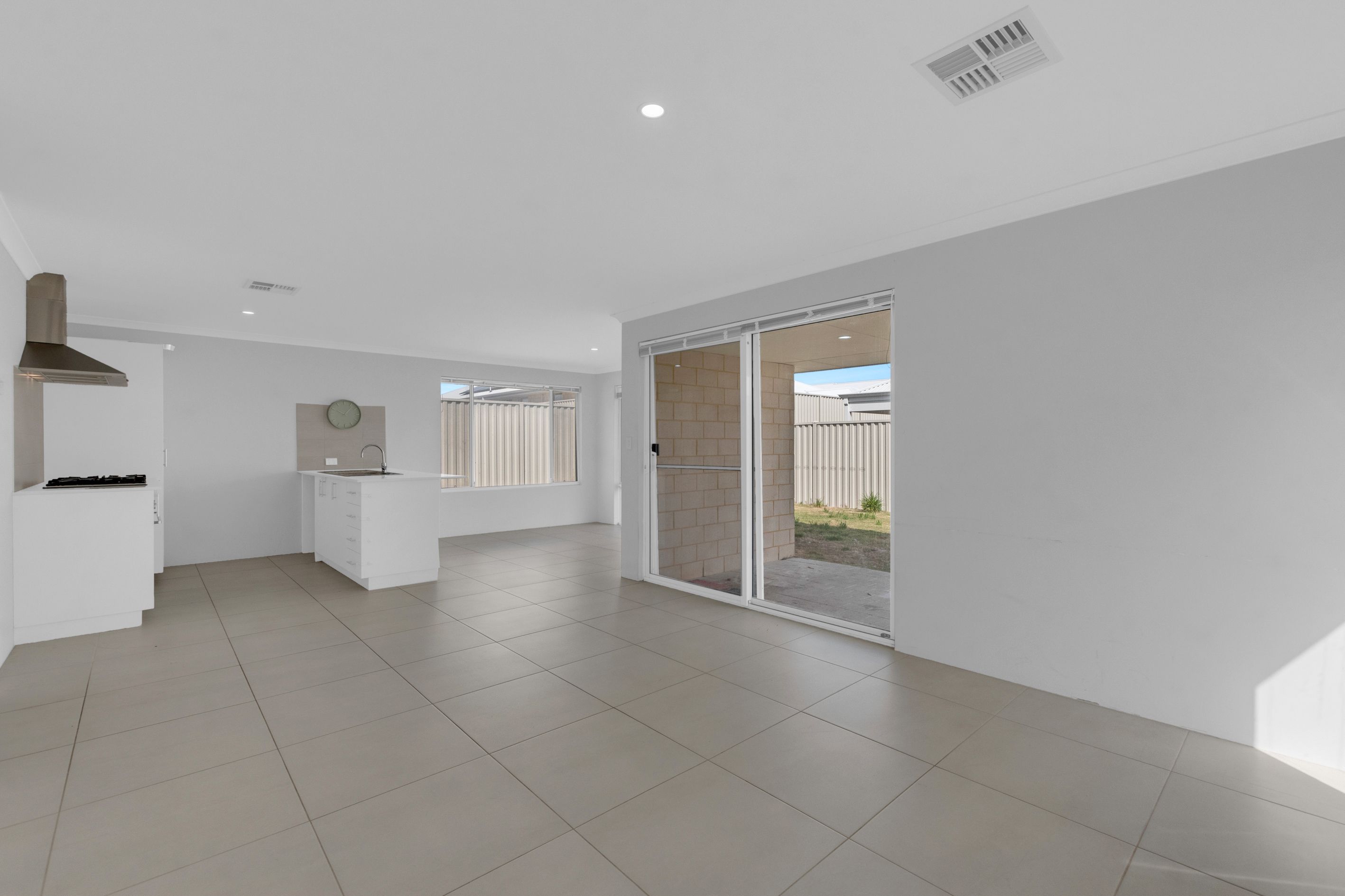 33 Golden Bay Drive — photo 4 of 18