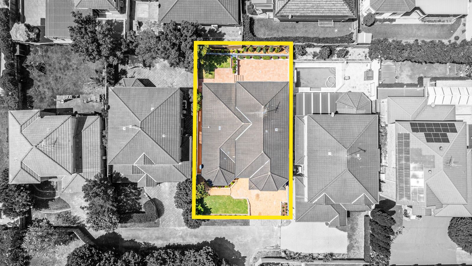 15 Valenti Crescent — photo 12 of 18