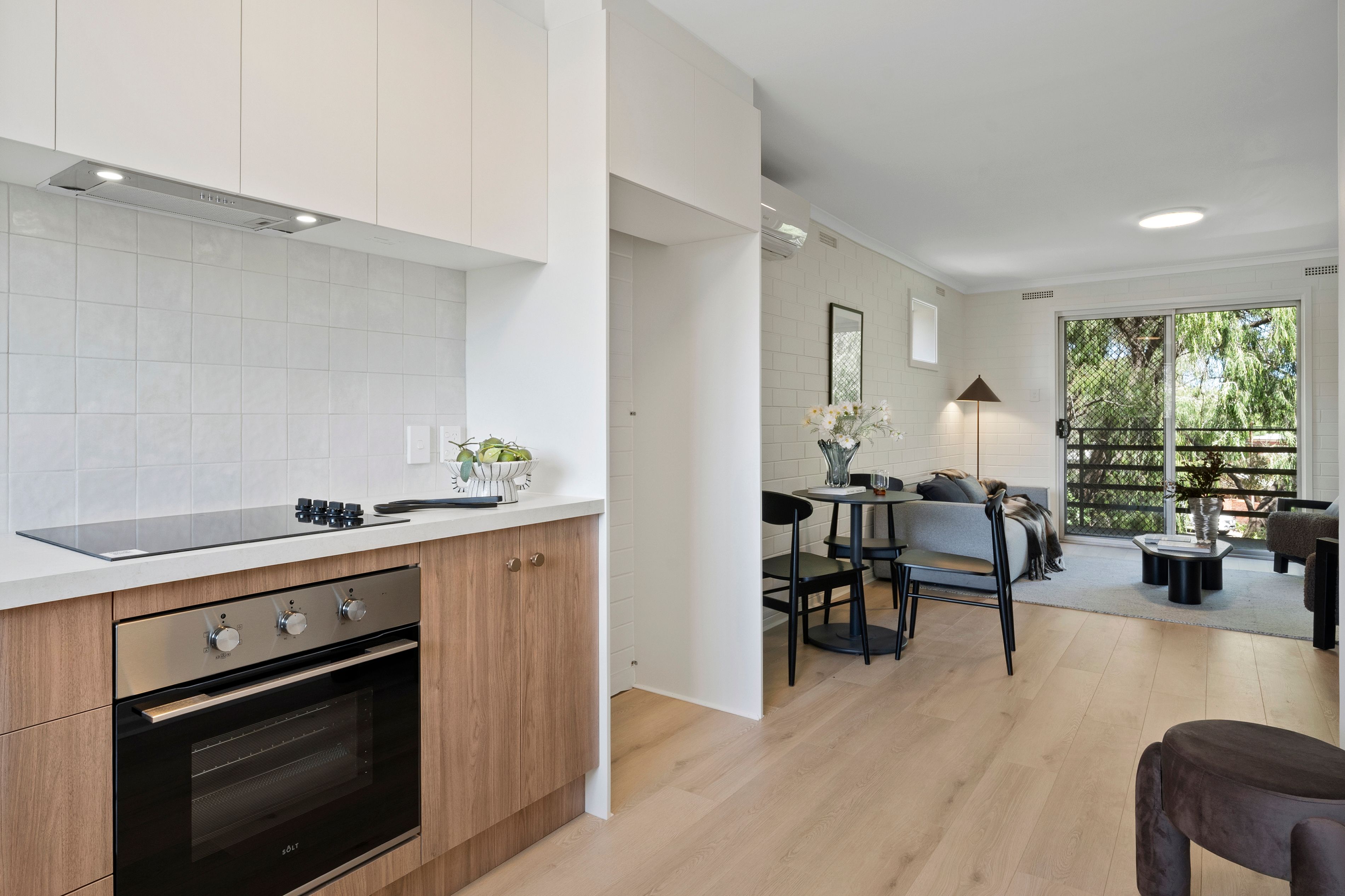 7/4 Loch Street — photo 2 of 12