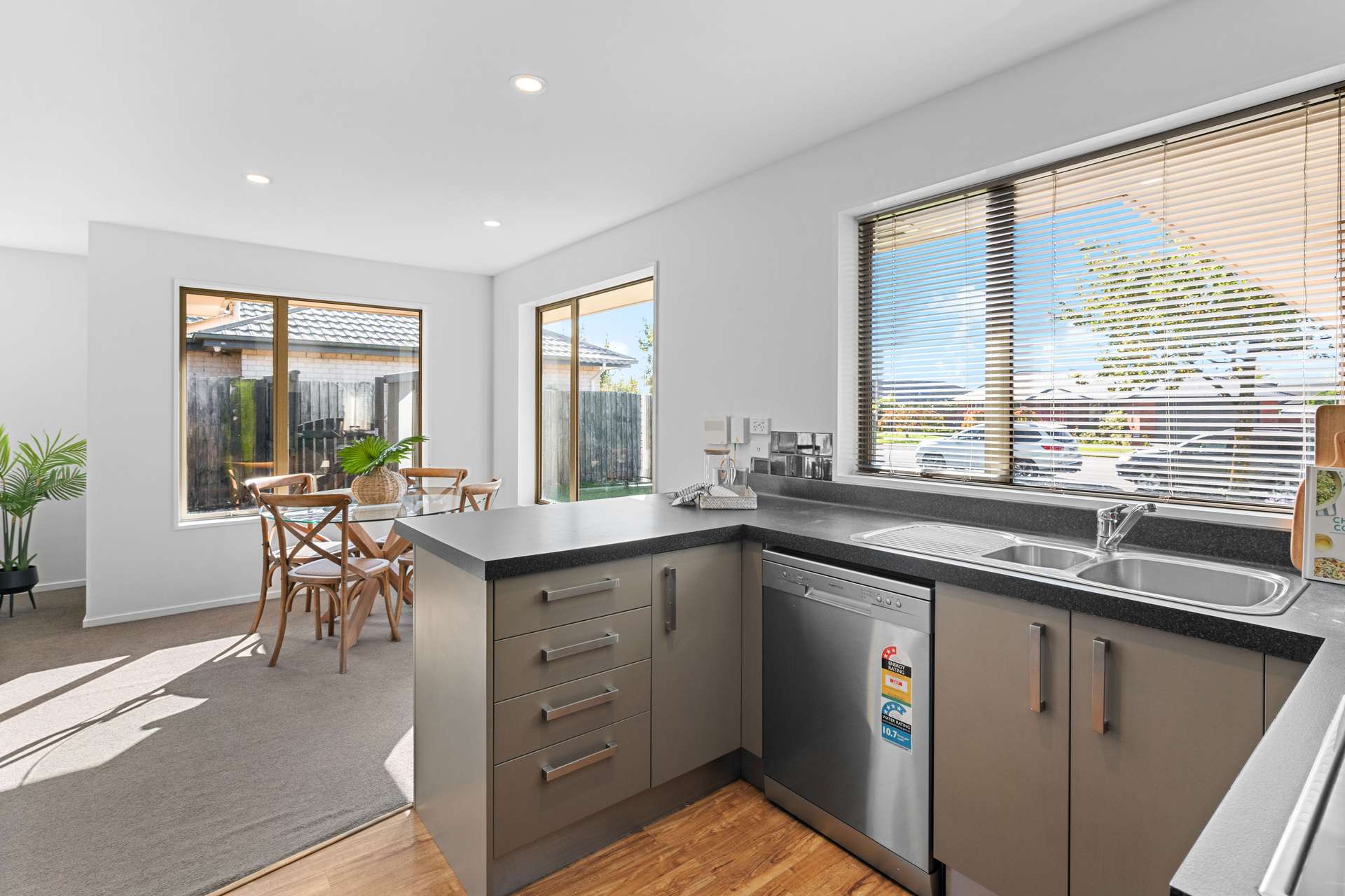 23 Overbury Crescent photo 8