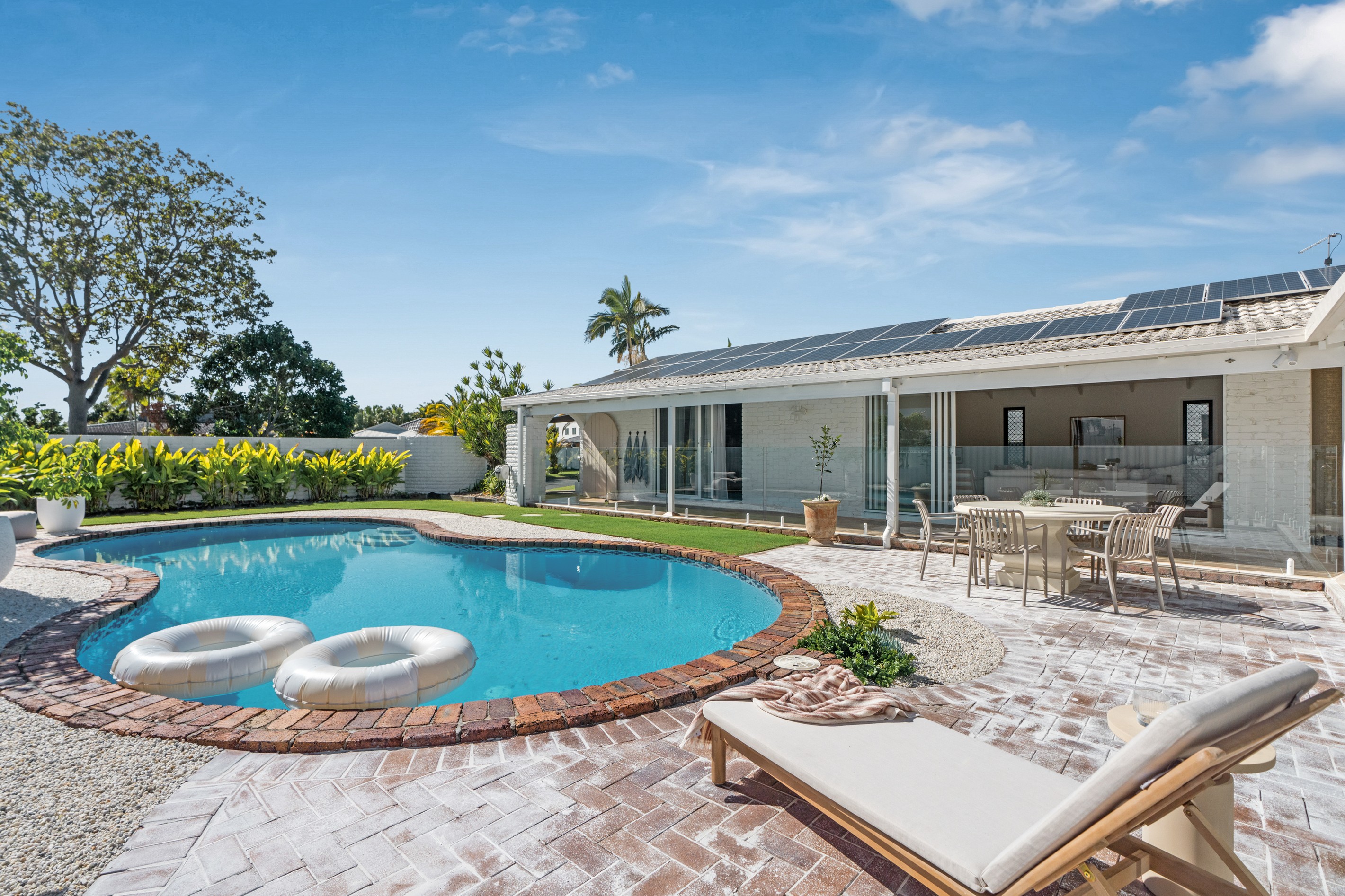 18 Myrtle Court, Palm Beach, QLD 4221