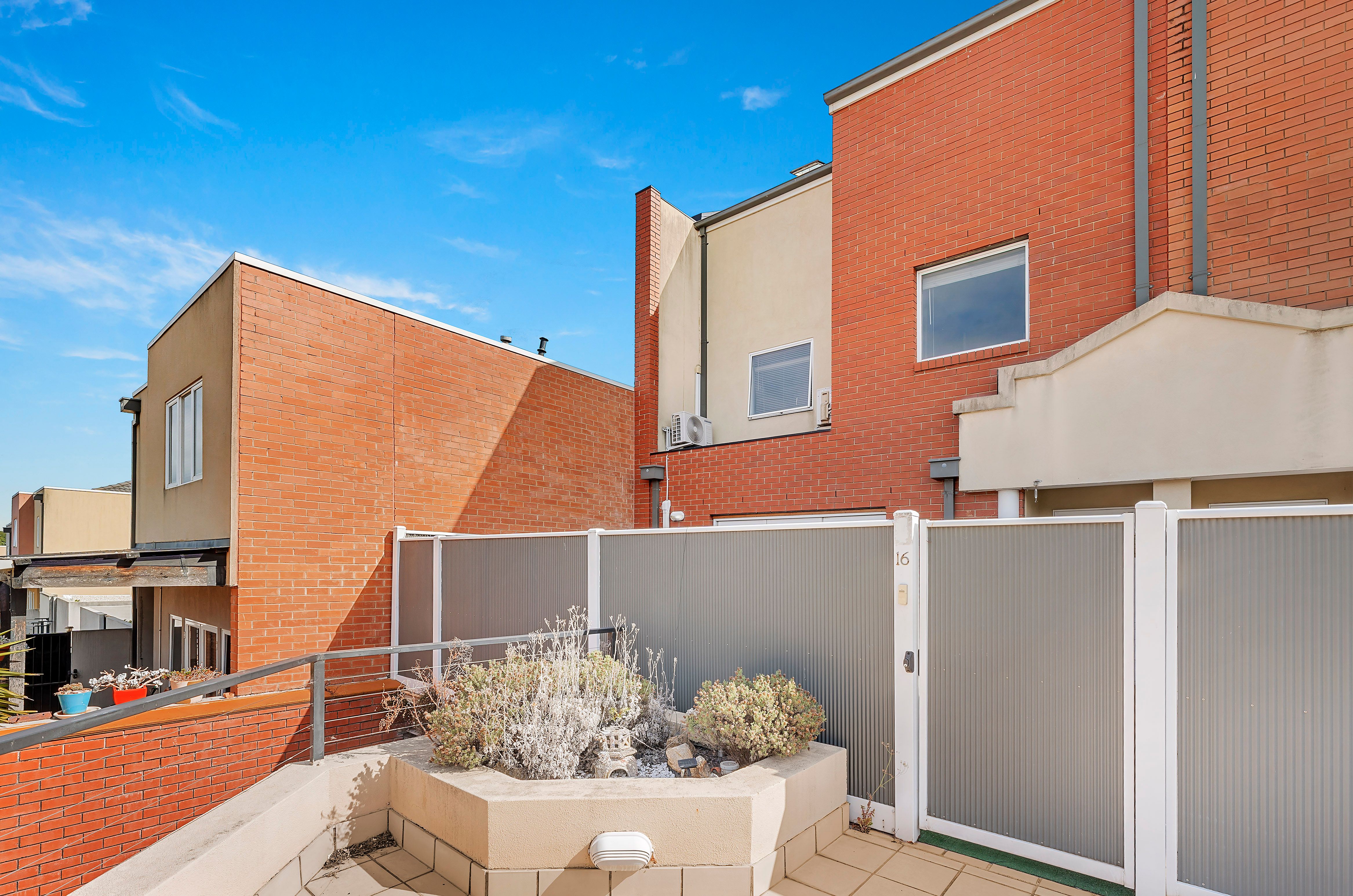 18 Tulloch Grove, Glen Waverley VIC 3150