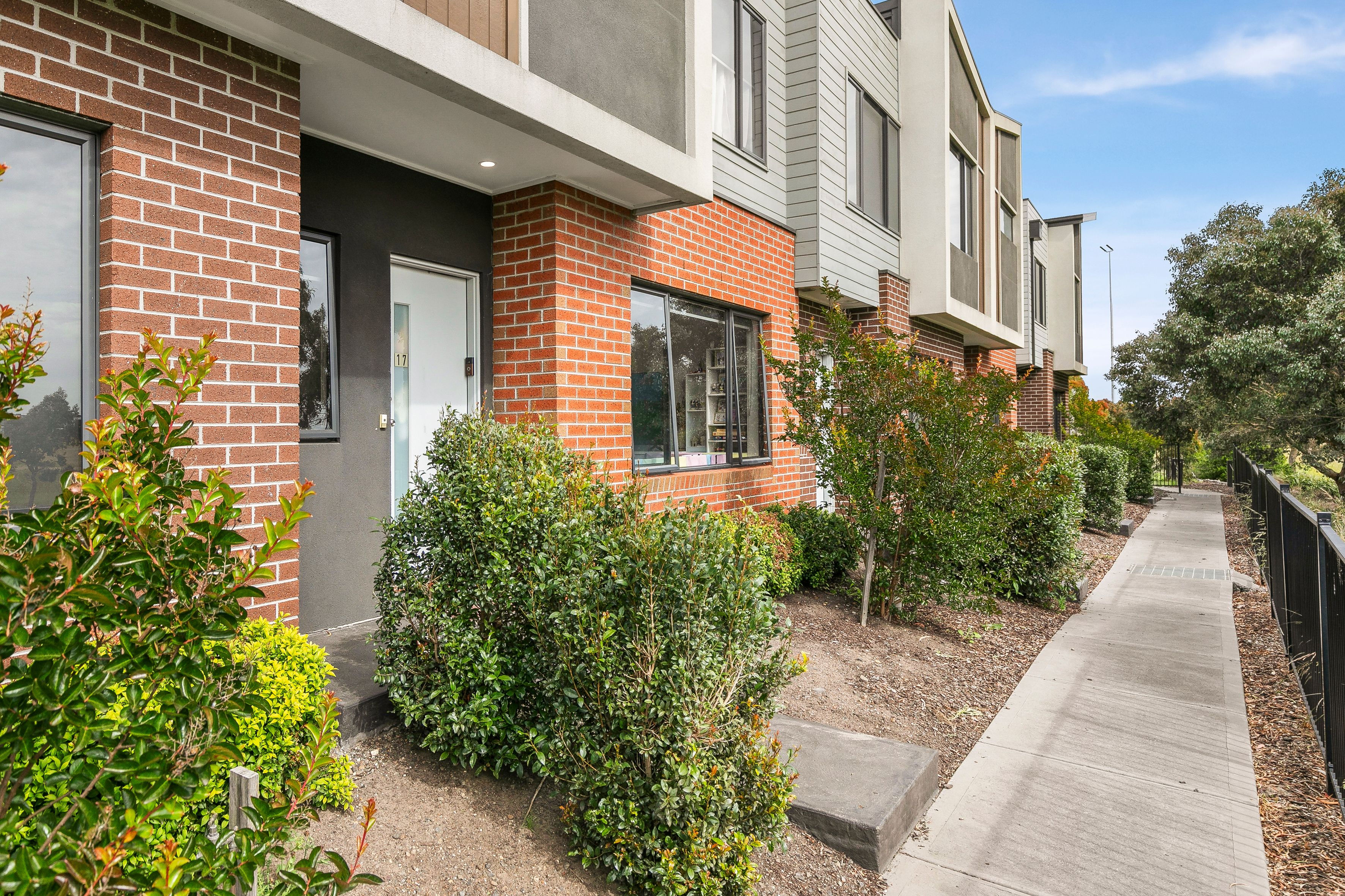 205 James Mirams Drive, Roxburgh Park VIC 3064