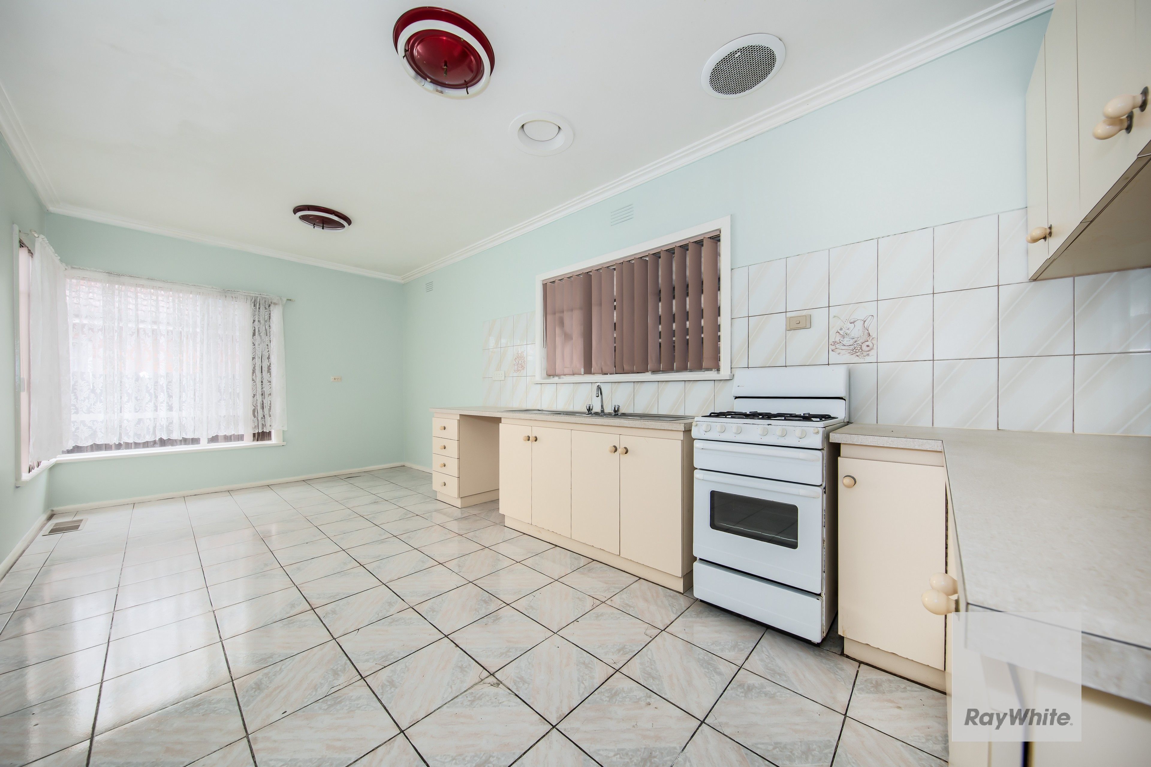 5 Avondale Avenue, St Albans, VIC 3021