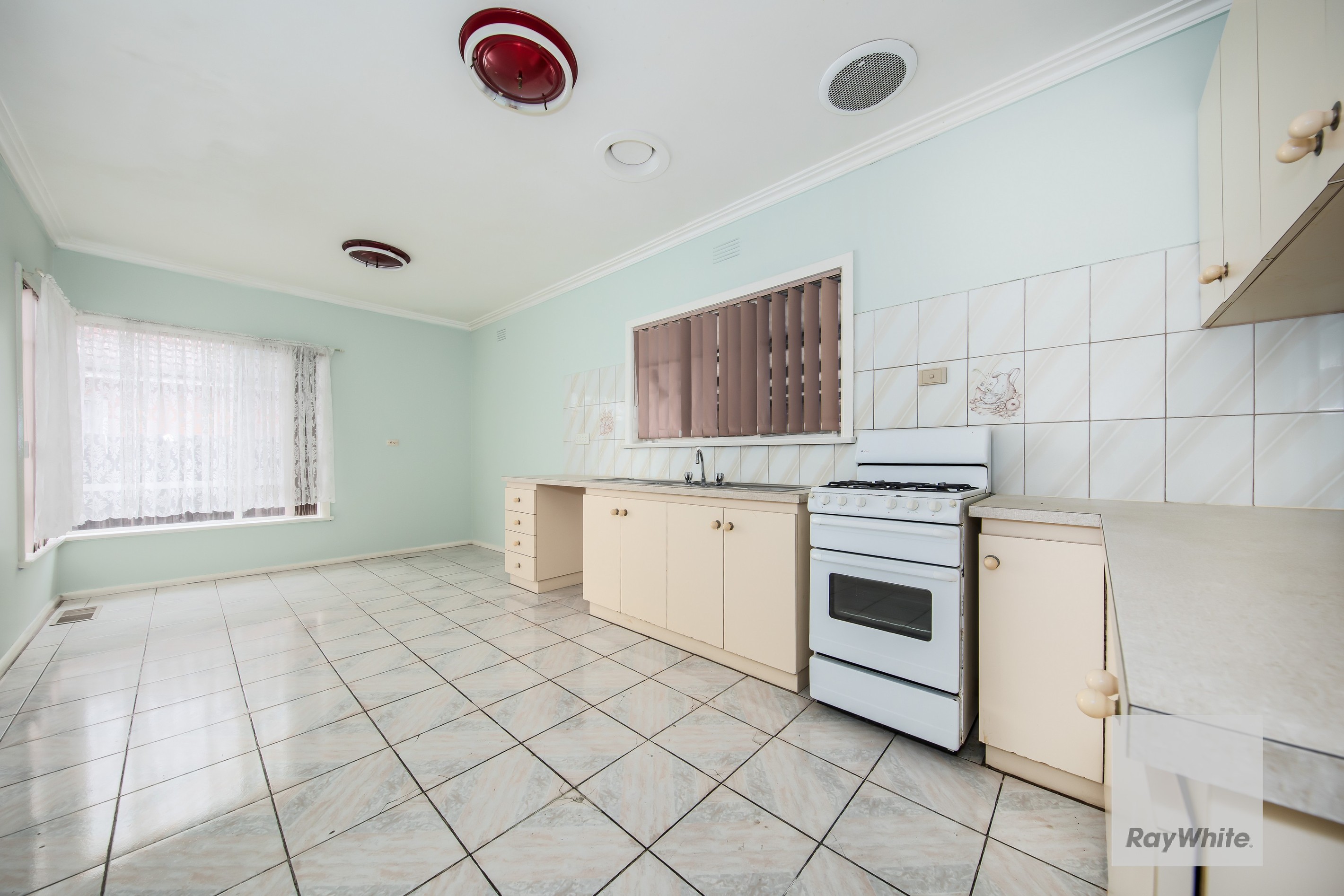 5 Avondale Avenue, St Albans, VIC 3021