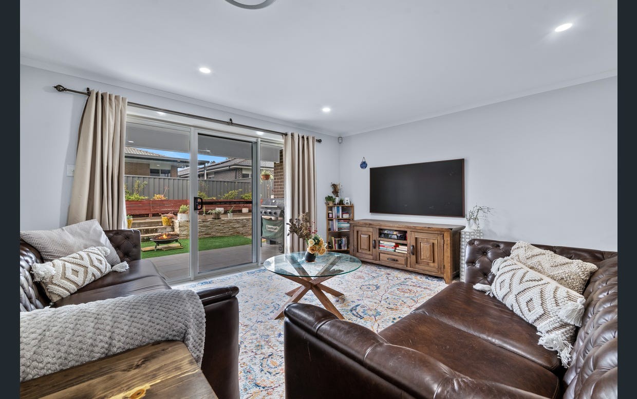6 Reynolds Street, Spring Farm, NSW 2570