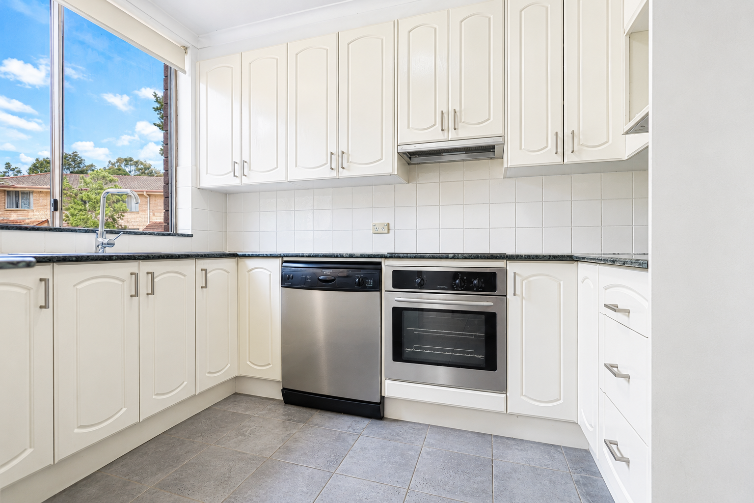38/8-12 Freeman Place — photo 3 of 12