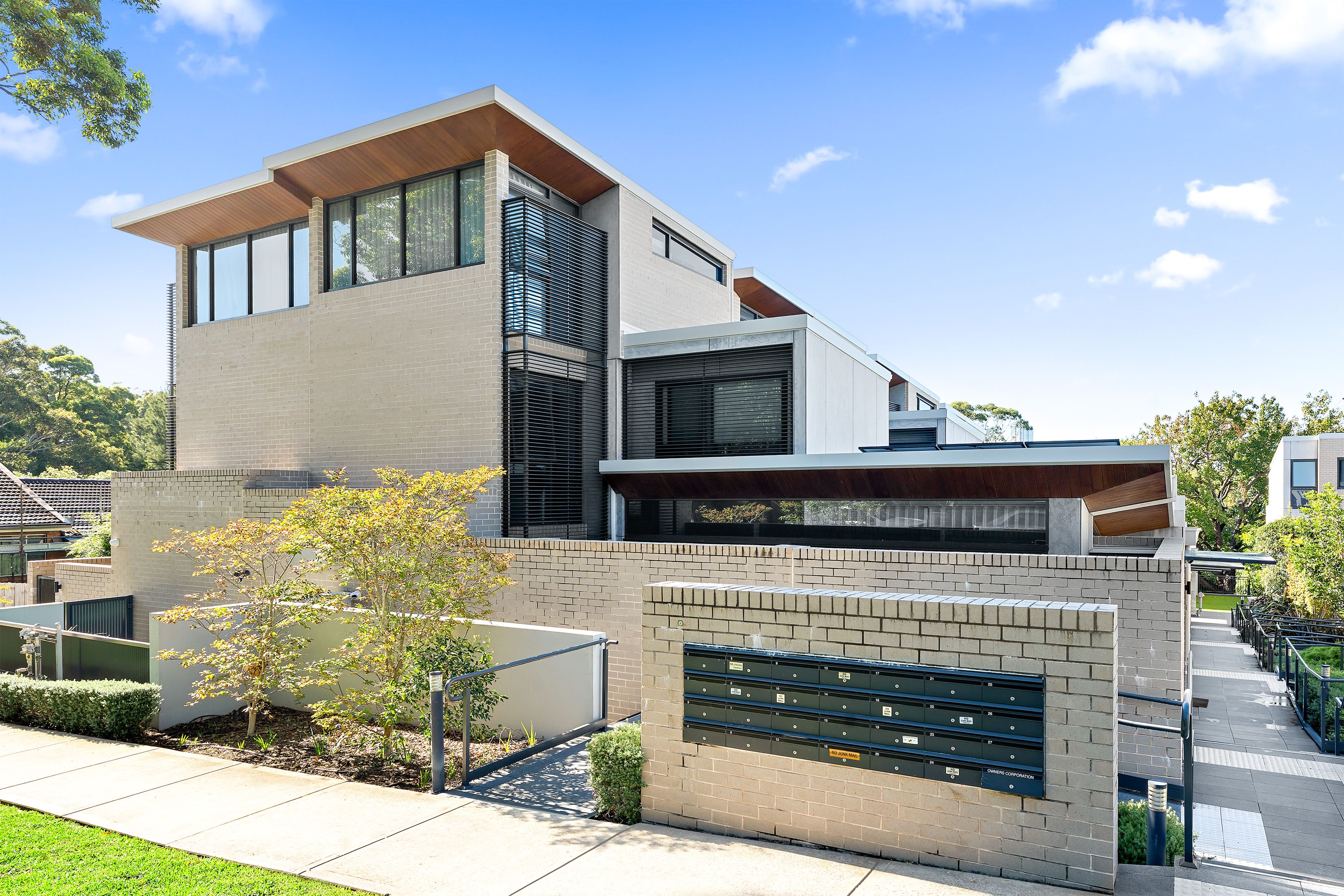 11/8 Milner Road — photo from Ray White AY Realty Chatswood
