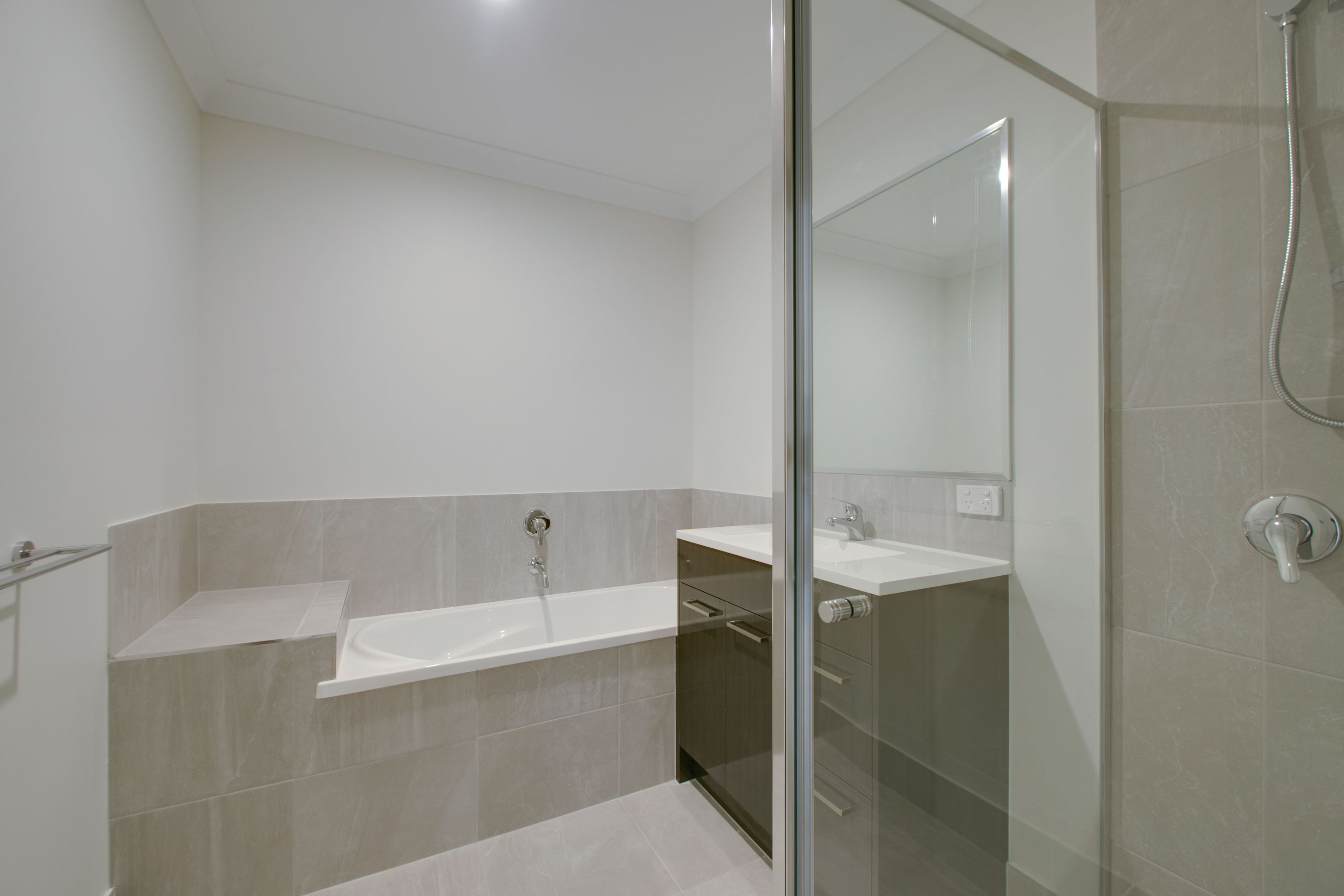 1 & 2/13 Mackellar Way, WALLOON, QLD 4306
