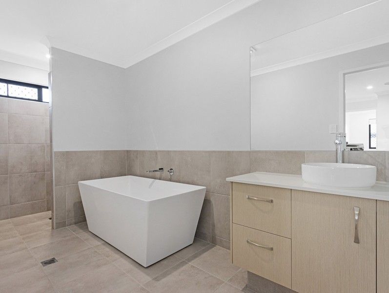 45 Frederick Circuit, Eli Waters, QLD 4655