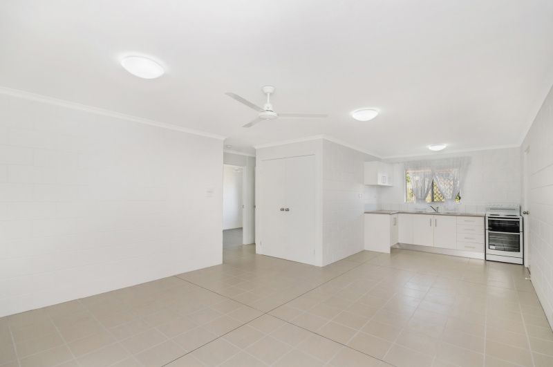 2/99 Kings Road, Pimlico, QLD 4812