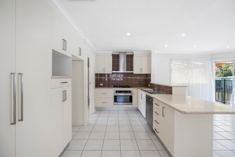 10 Lightwood Drive, Ferntree Gully, VIC 3156