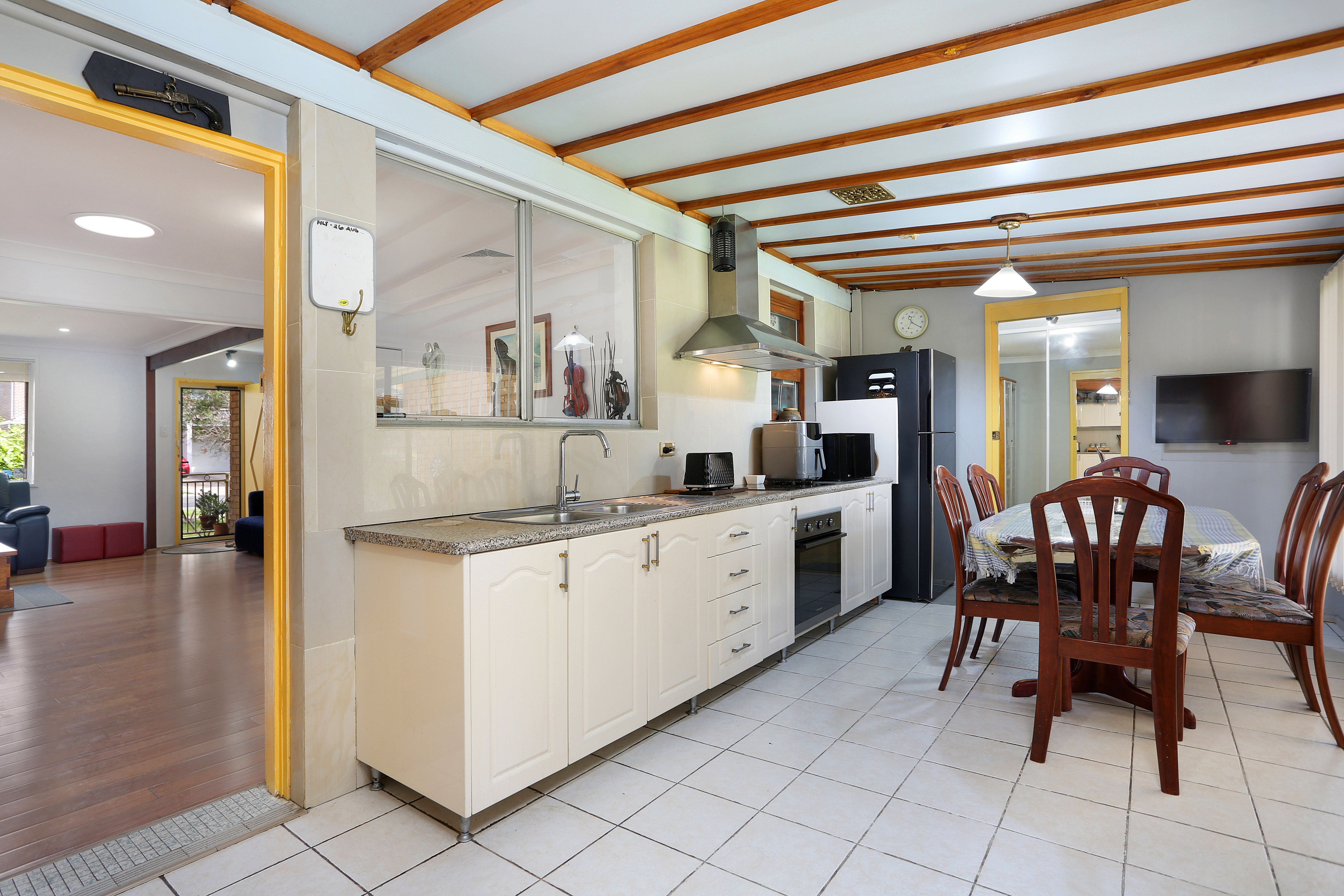 31 Portia Road — photo 4 of 11