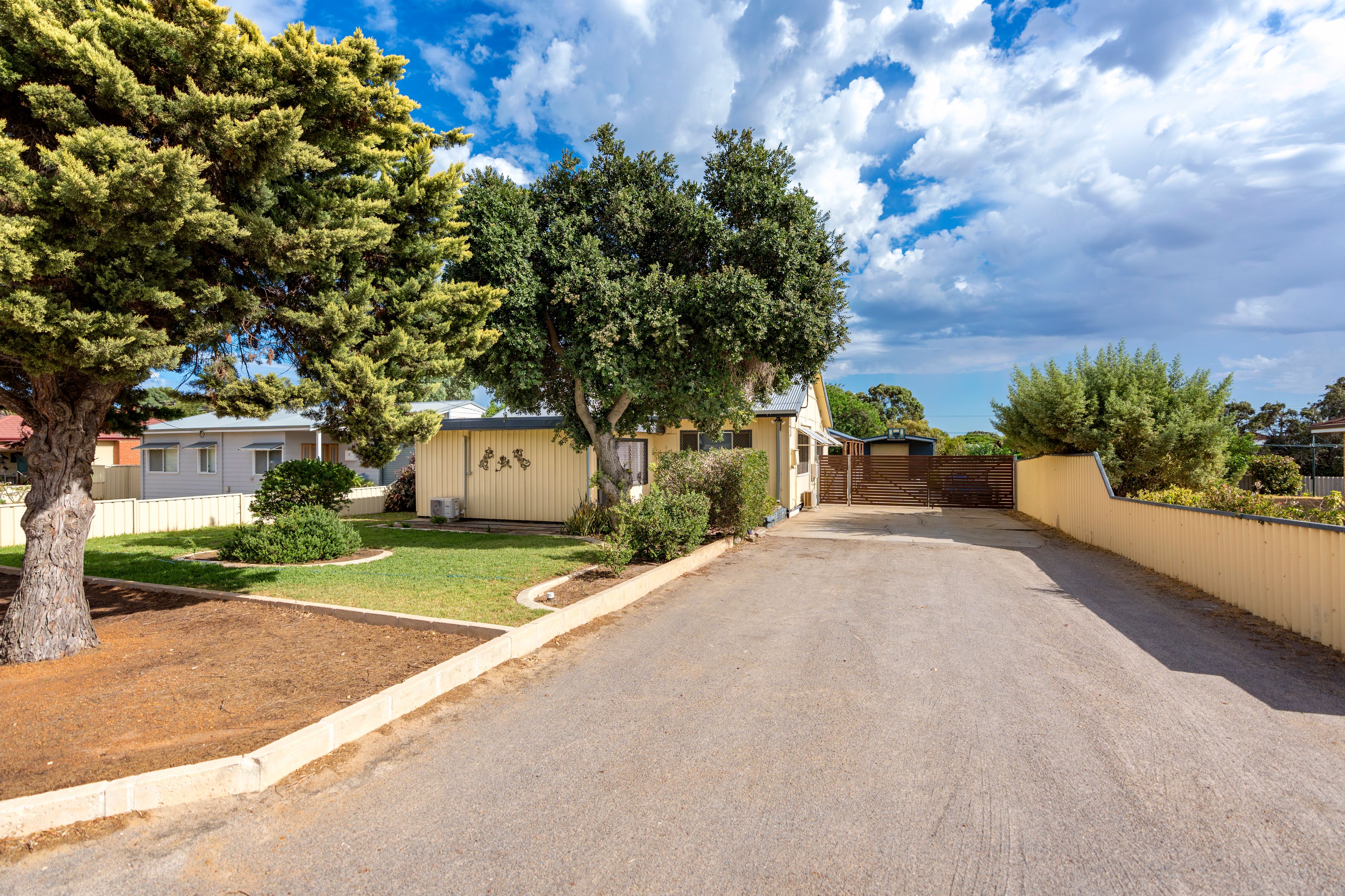 9 Critch Place, Wonthella, WA 6530