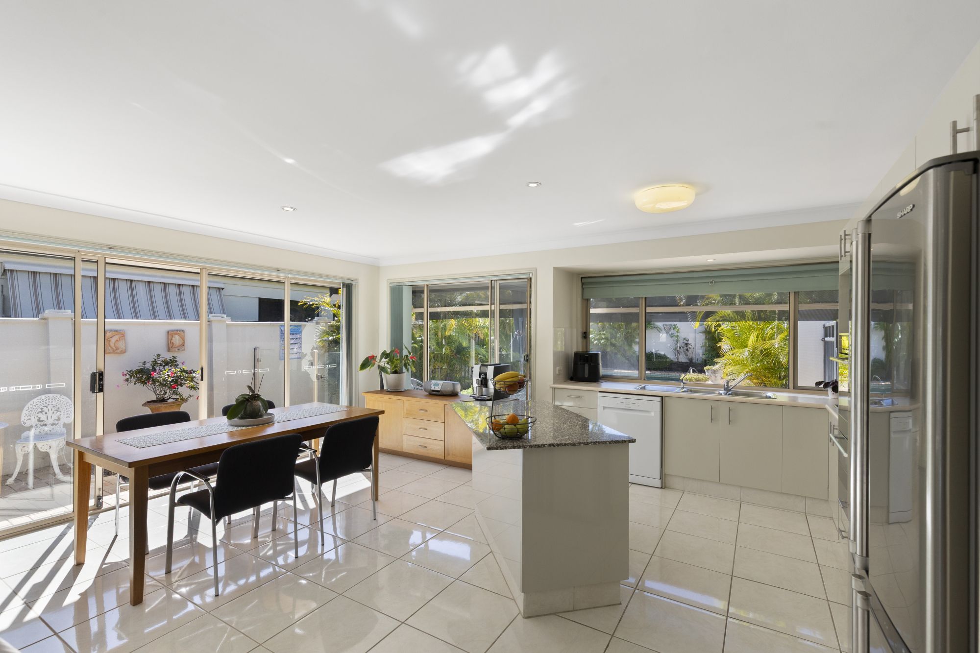 10 Mornington Terrace — photo 7 of 26
