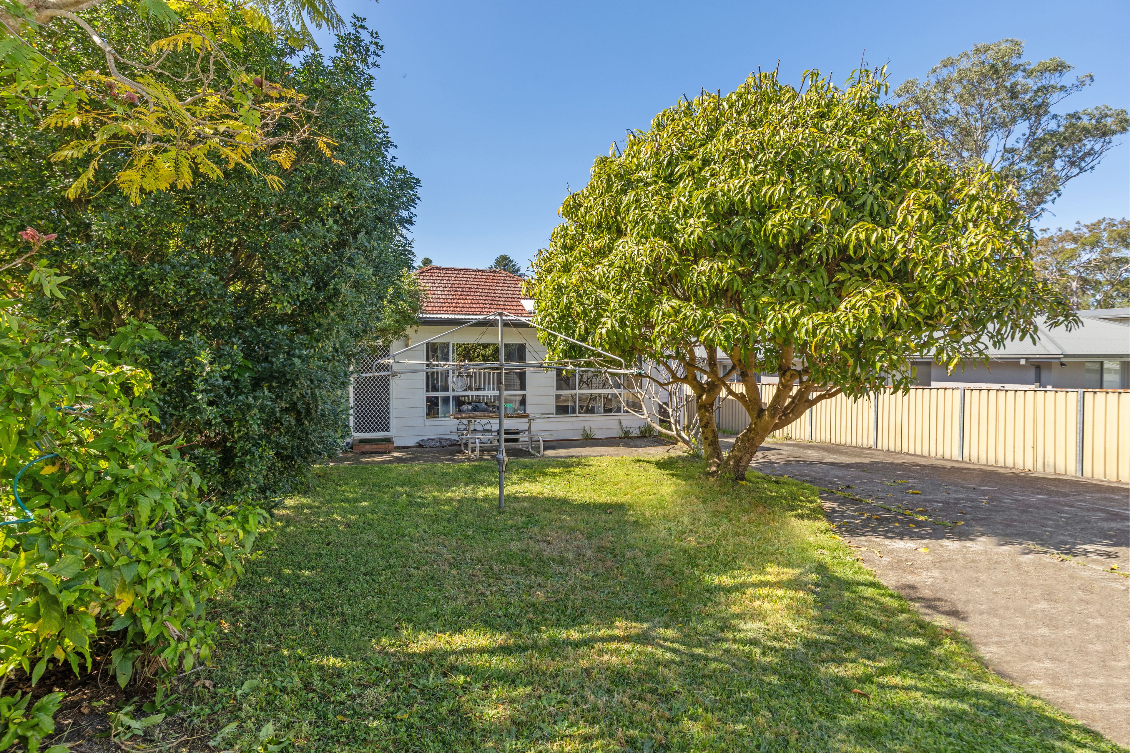 140 Sunrise Avenue — photo 11 of 14