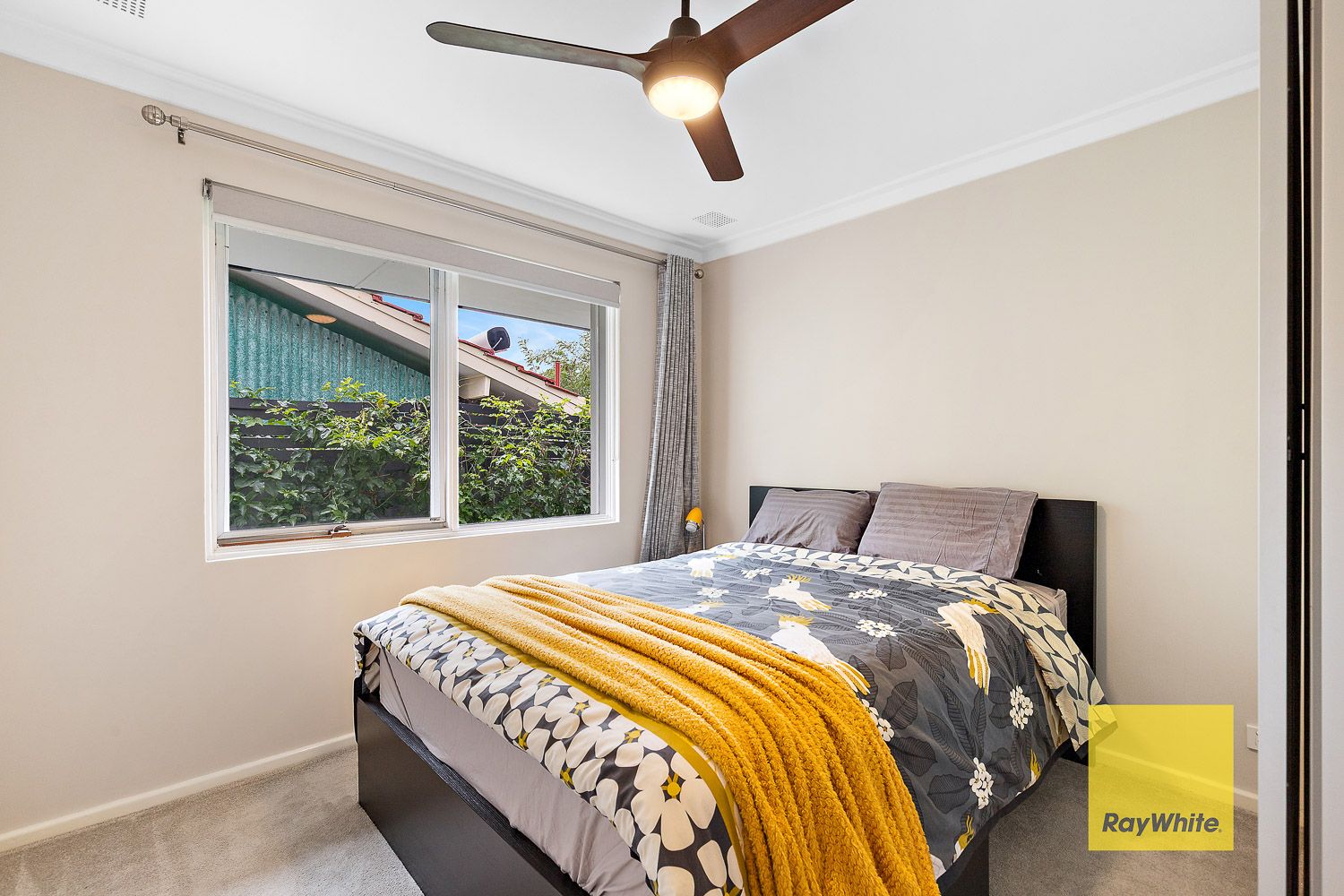27 Glyndebourne Avenue — photo 10 of 23