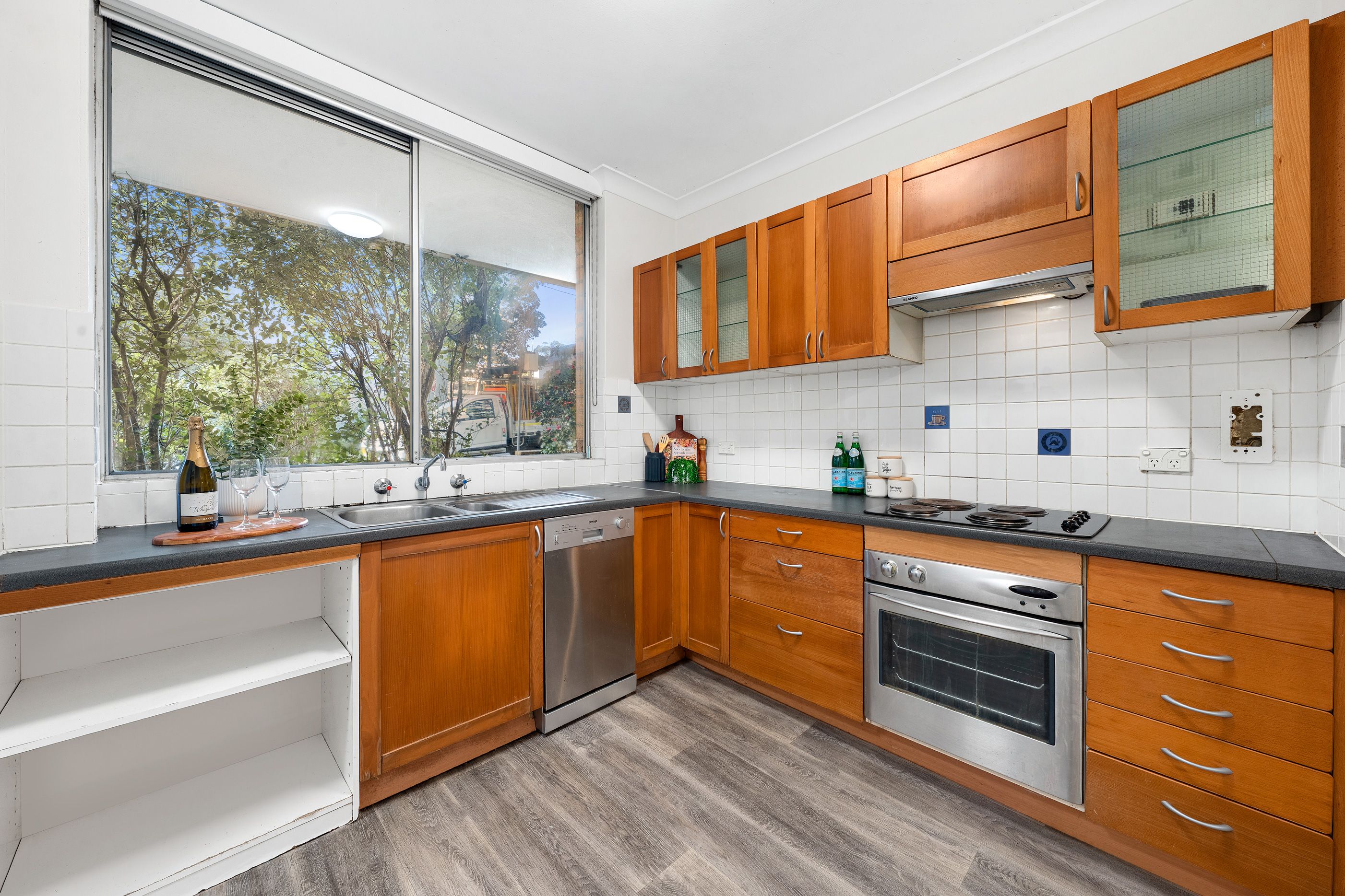 2/96-100 Albert Avenue — photo 4 of 13