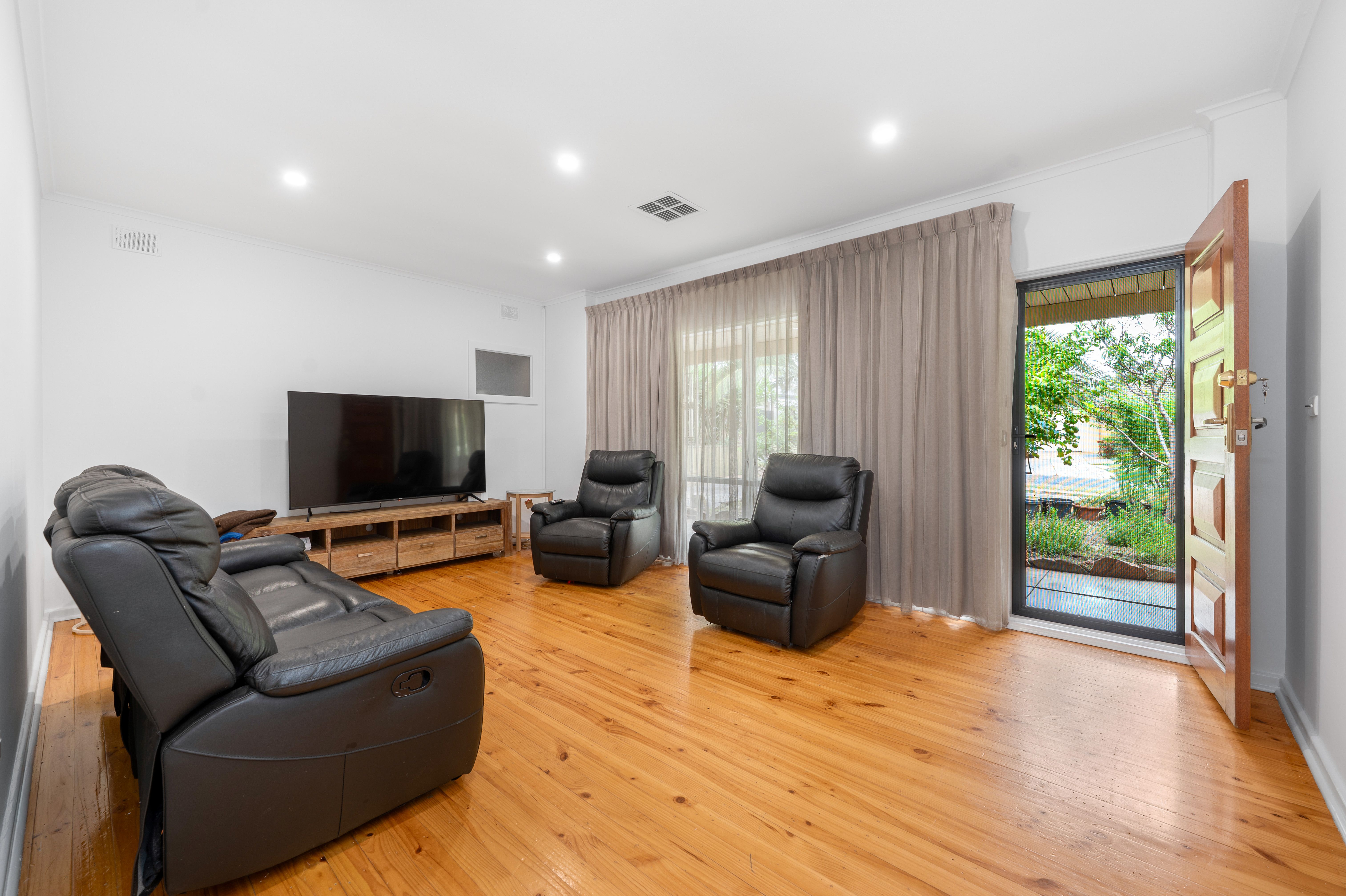 13 Bolton Road — photo 3 of 14