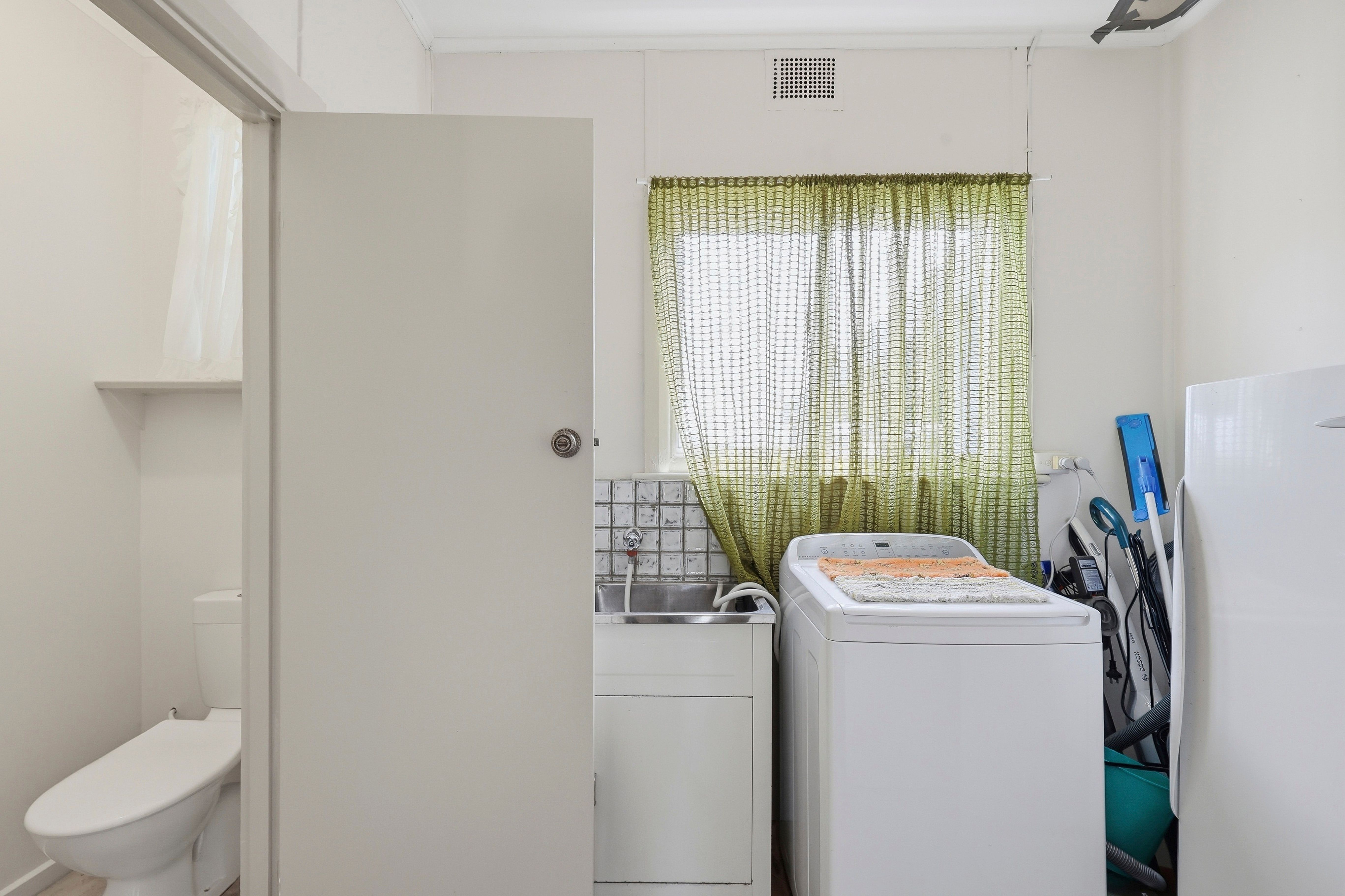 47 Ozone Street — photo 13 of 16