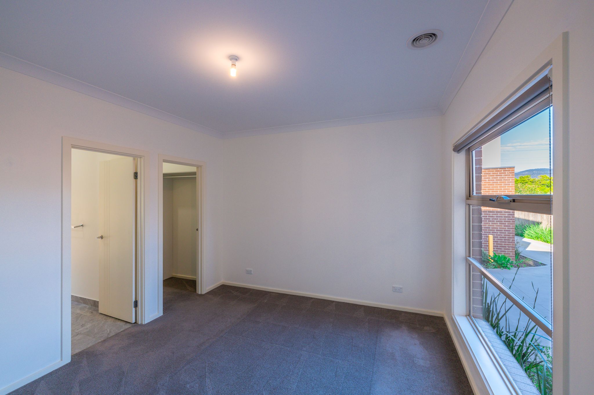 2/62 Scoresby Road — photo 4 of 14