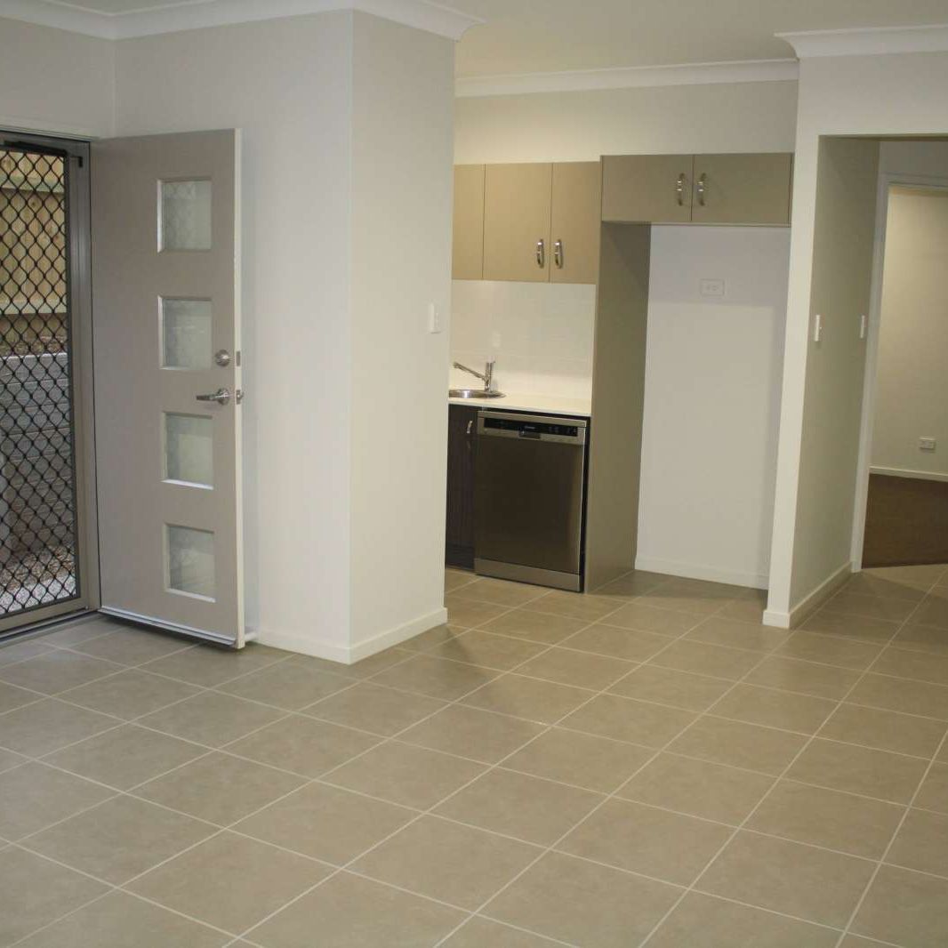 54B Essington Mews, Leichhardt, QLD 4305