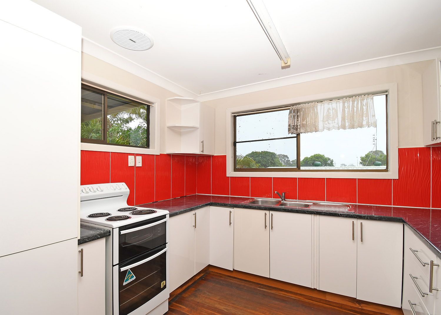 9 Barry Street, Torquay, QLD 4655