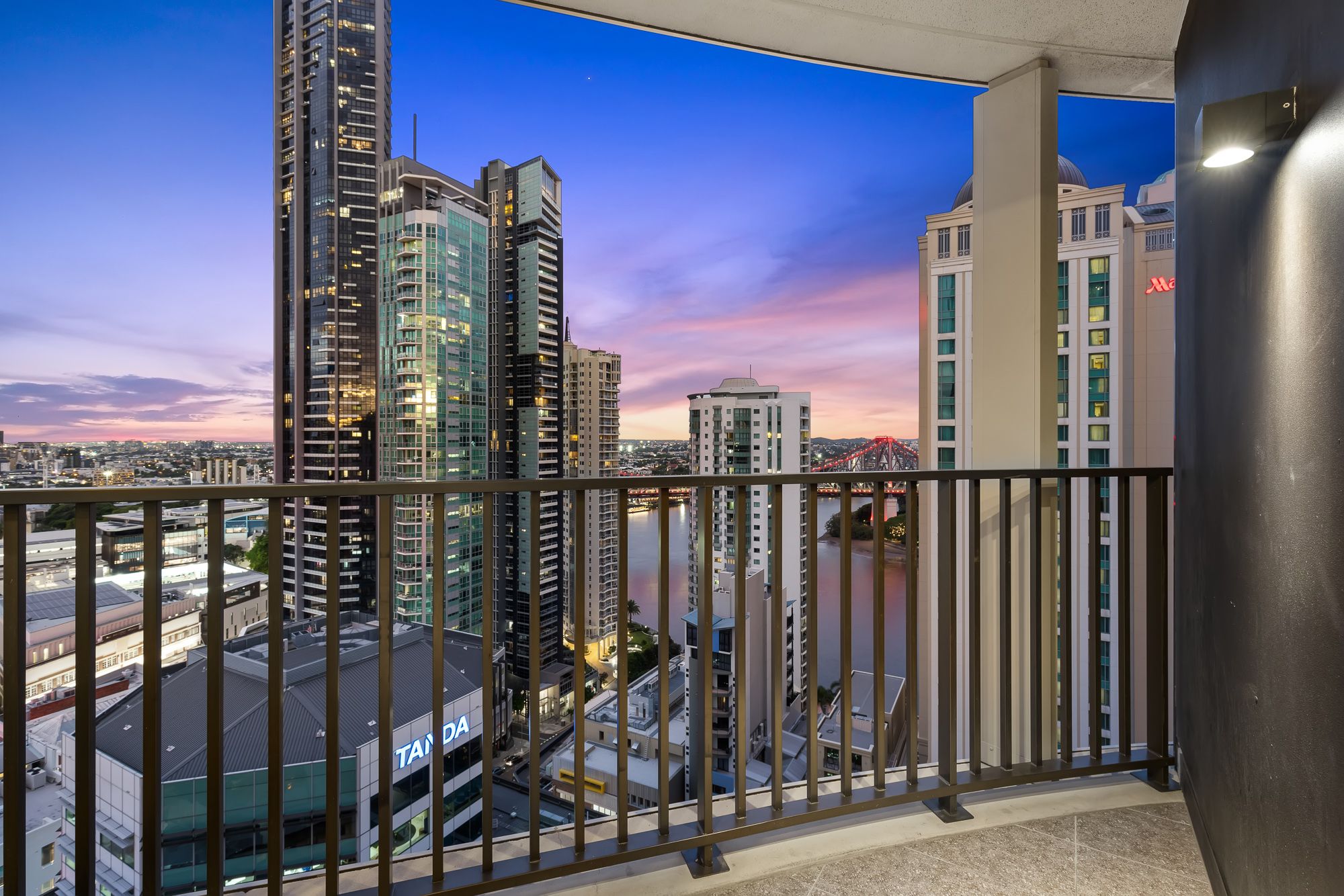 2004/550 Queen Street, Brisbane City, QLD 4000 - Sold Apartment - Ray ...