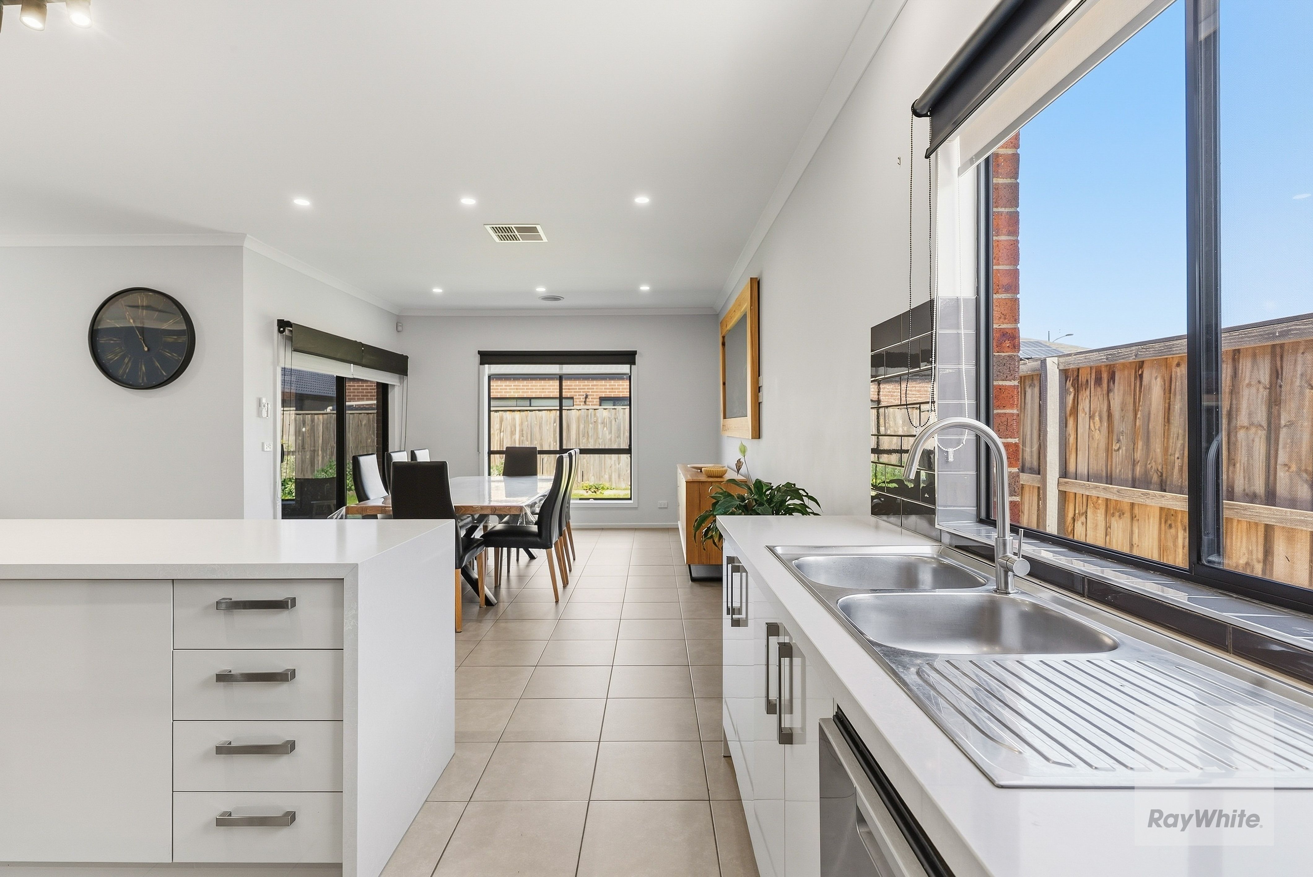11 Kohli Crescent — photo 5 of 19