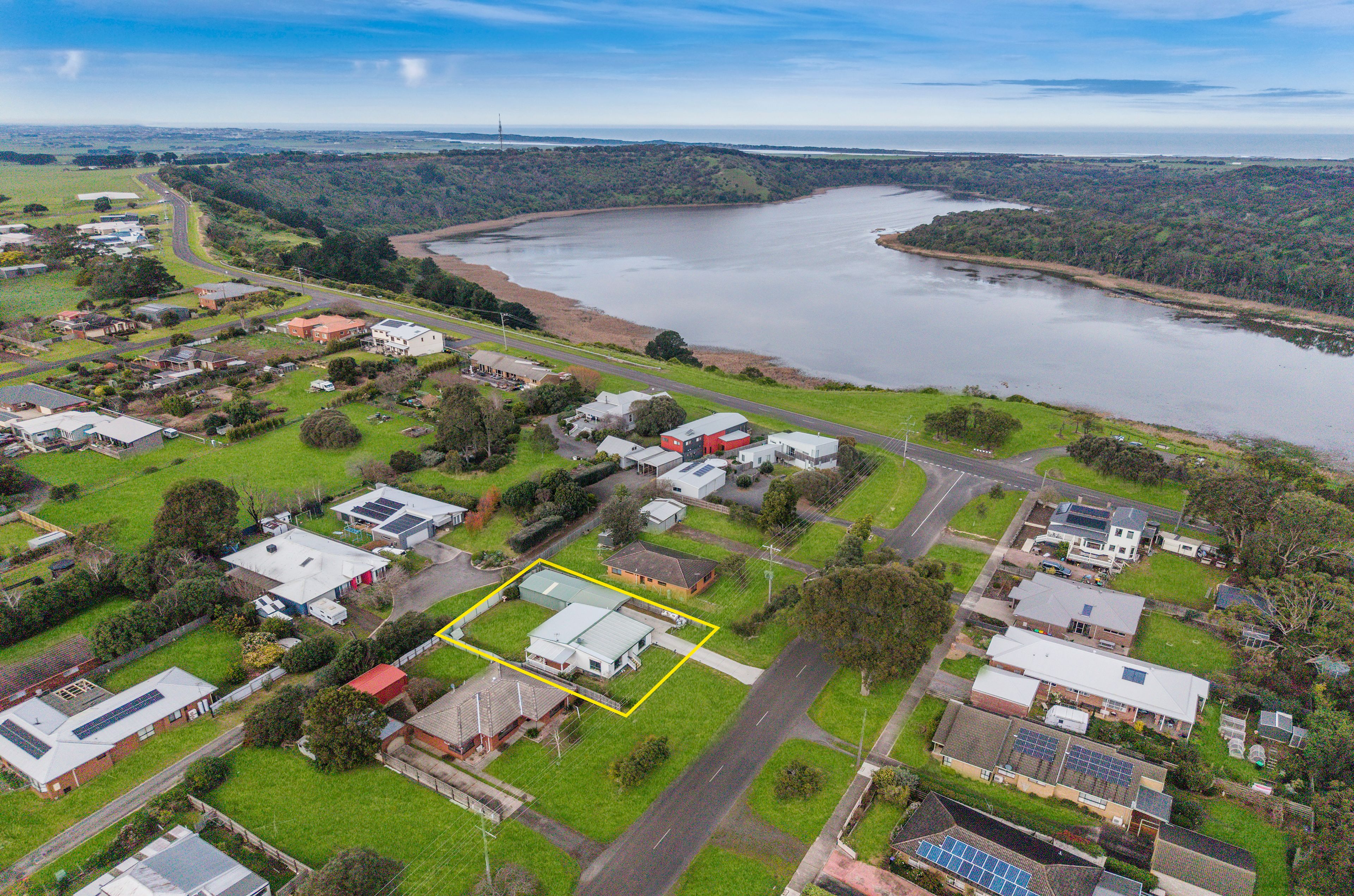 8 Anzac Avenue, Koroit, VIC 3282