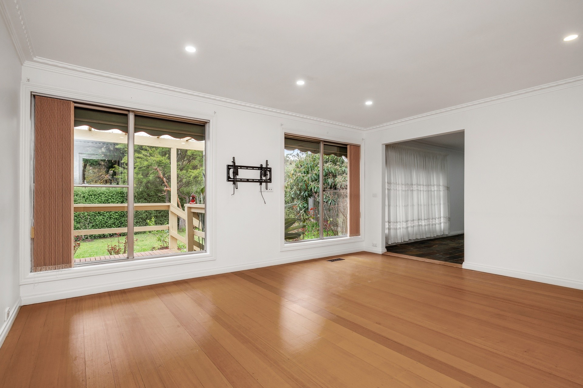 31 Croydondale Drive, Mooroolbark, VIC 3138