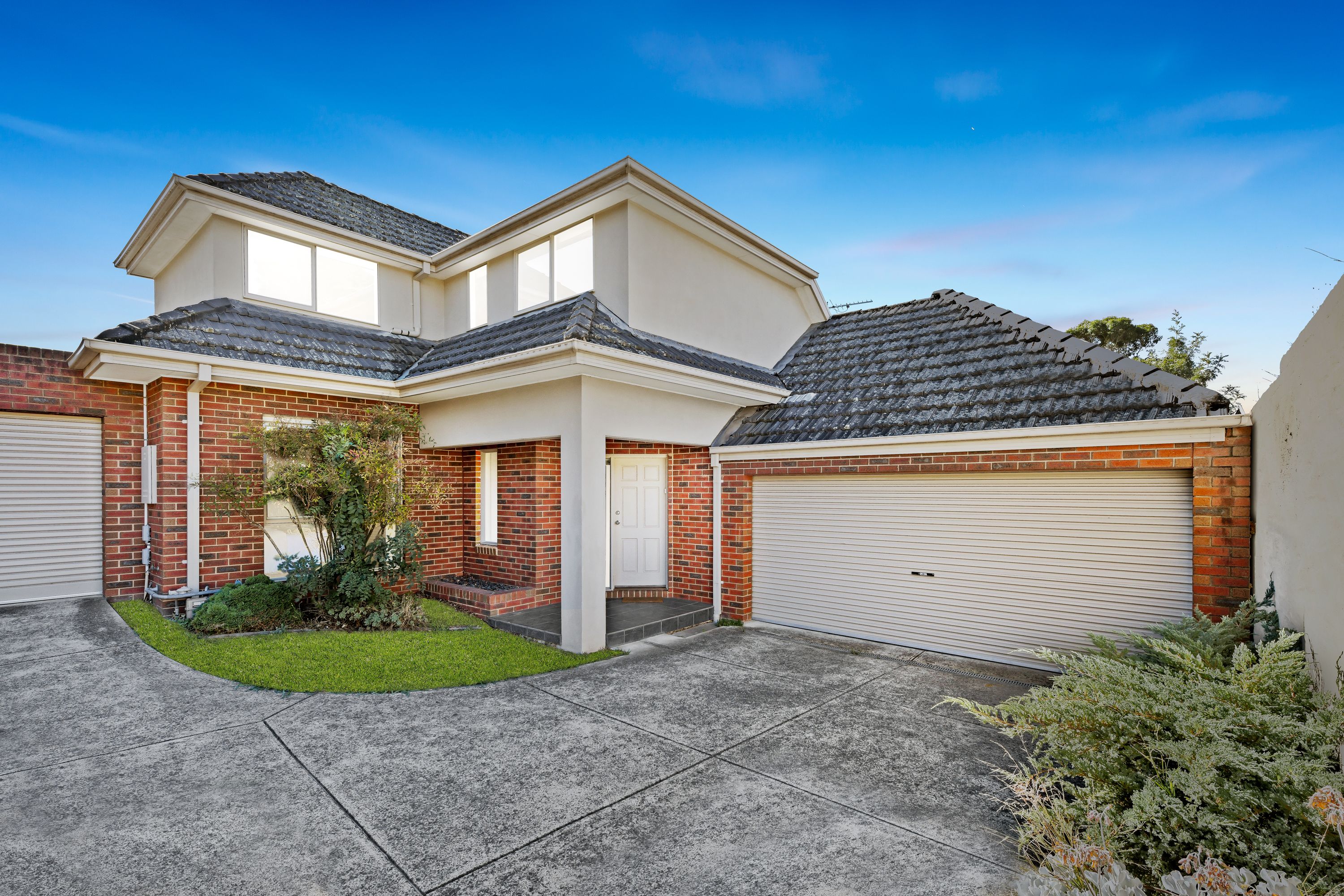 2/11 Fairhills Parade — photo from Ray White Judd White Group - Glen Waverley