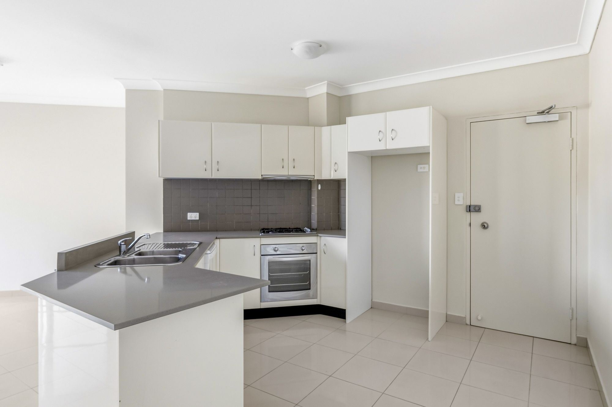 29/41 woodhouse Drive — photo 6 of 14