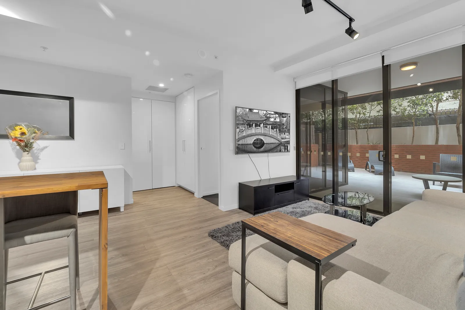 1006/9 Edmondstone Street, South Brisbane