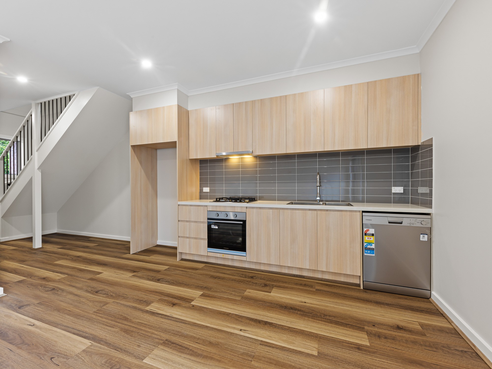 2/1019 High Street, Reservoir, VIC 3073