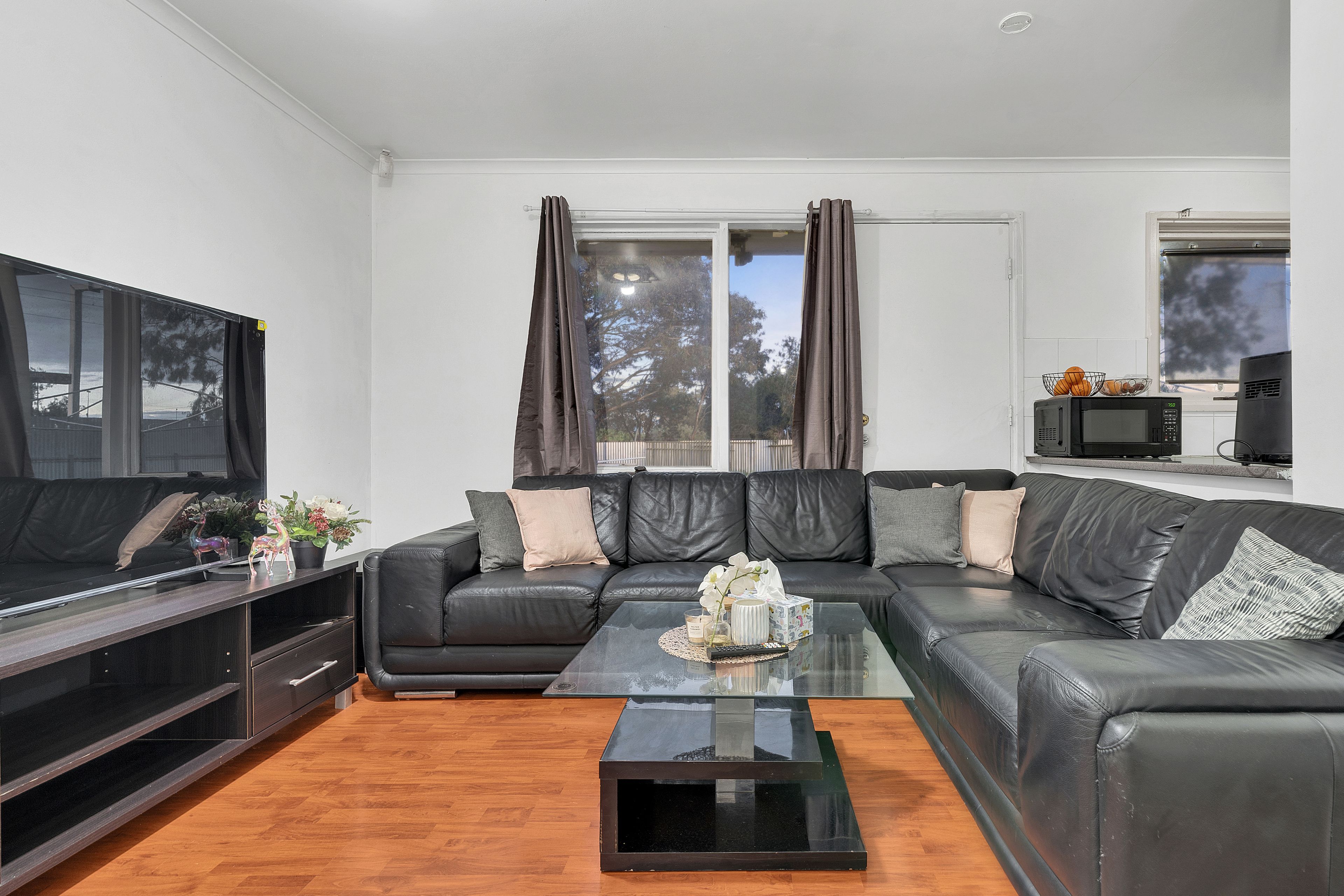 39 Carroll Avenue — photo 4 of 17