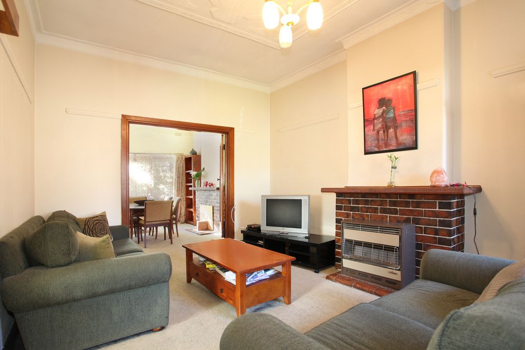 126 Kangaroo Road, Hughesdale, VIC 3166