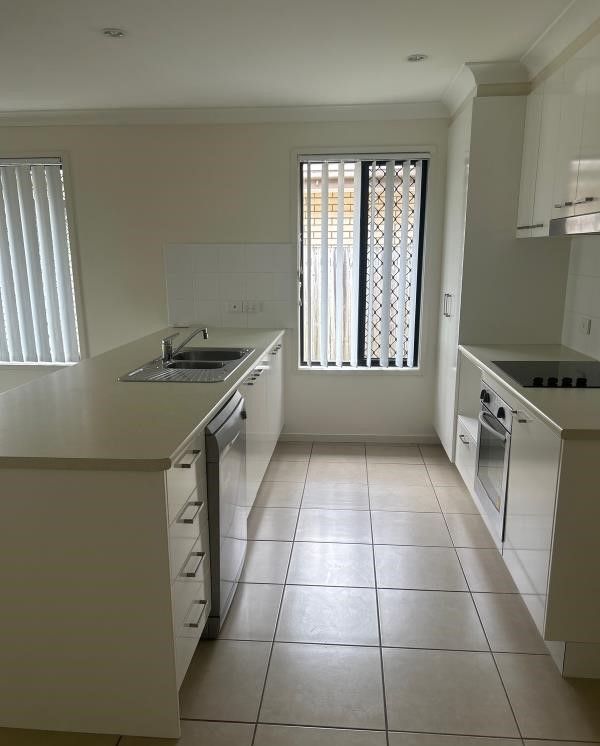 8 Williams Crescent, North Lakes, QLD 4509