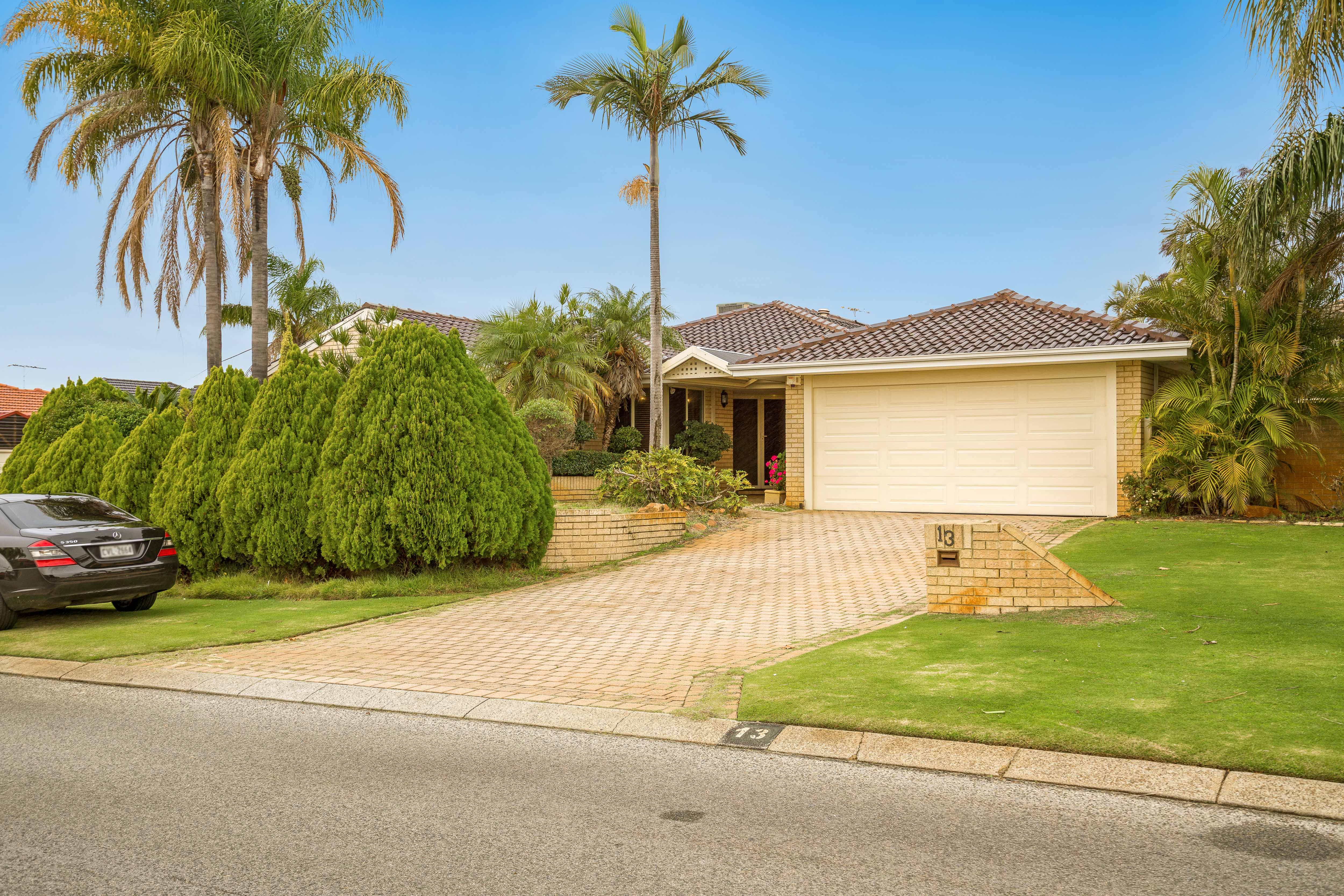 13 Southpointe Crescent, Ballajura, WA 6066