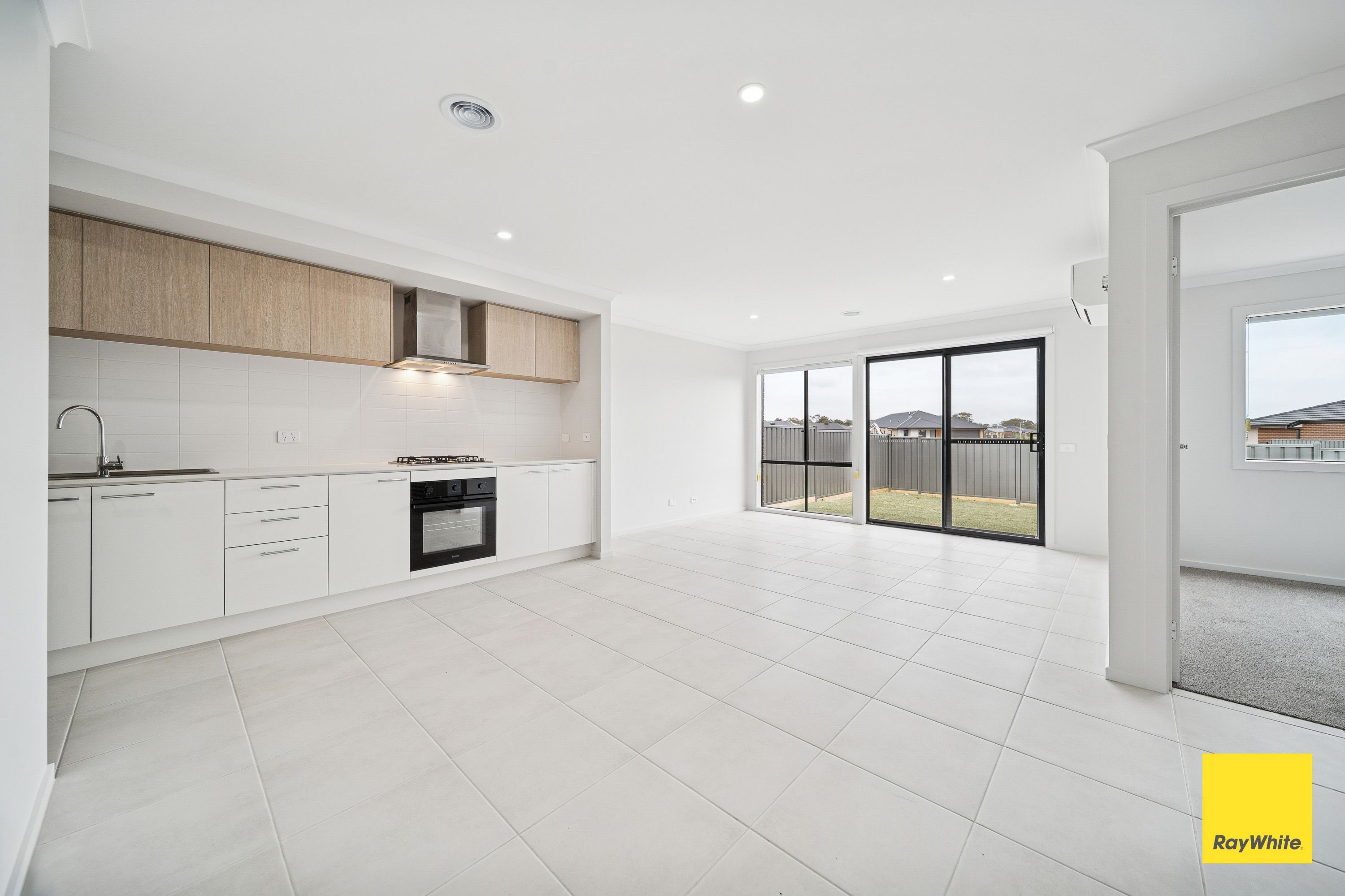 3 Betoota Avenue — photo 3 of 11