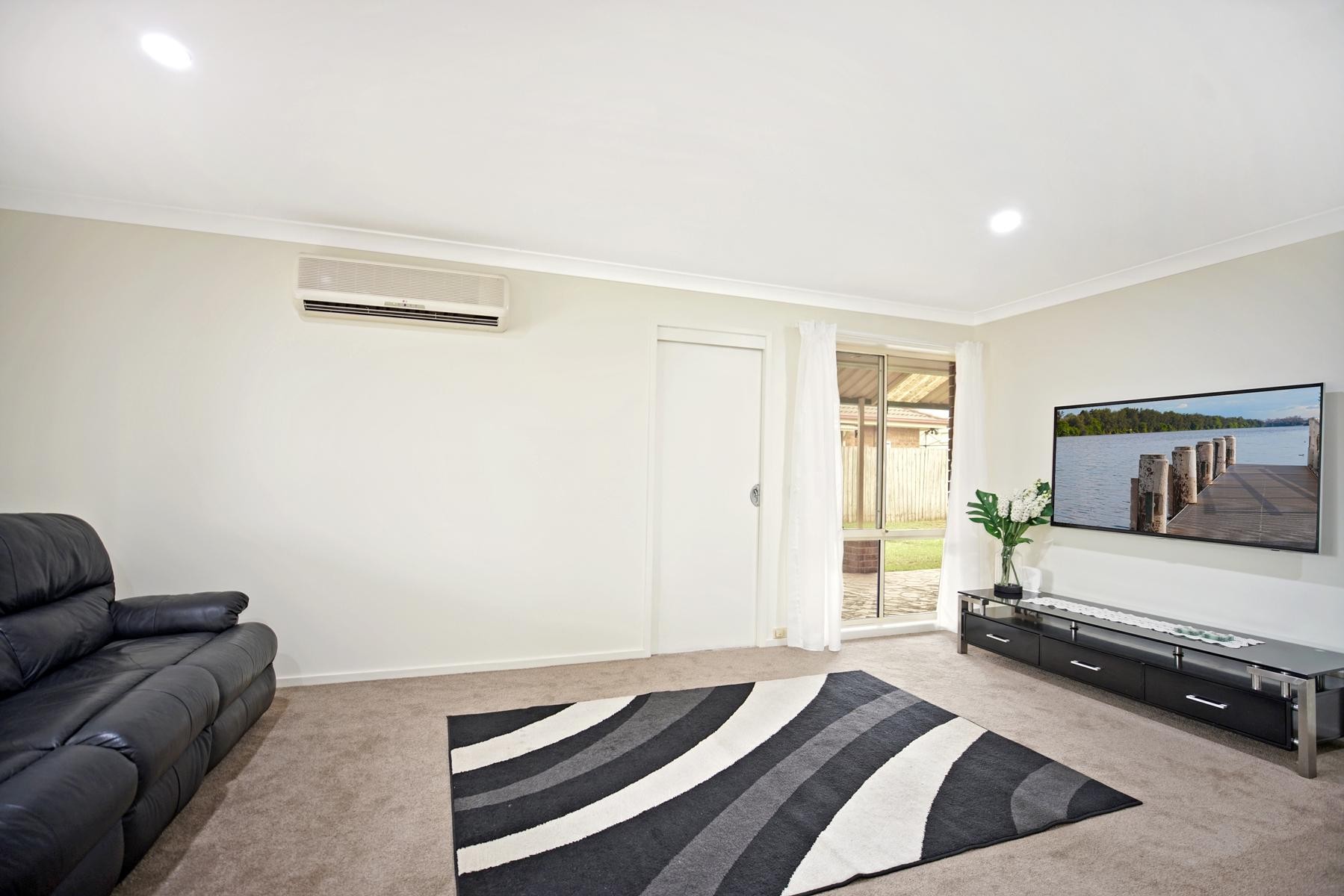 8 Woburn Place, Glenmore Park, NSW 2745