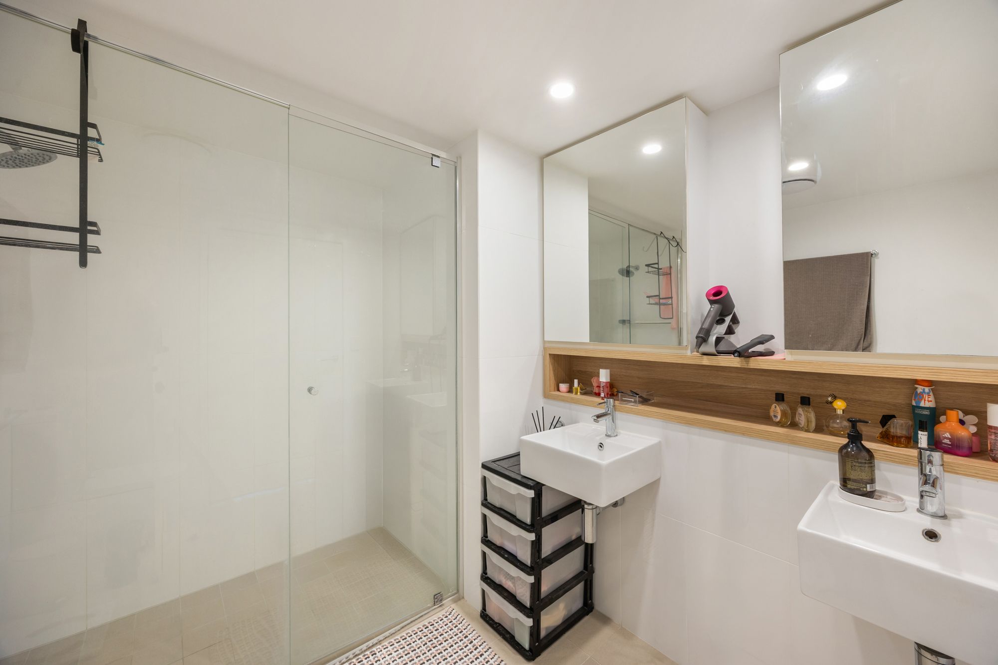 301/42 Wyandra Street — photo 10 of 14