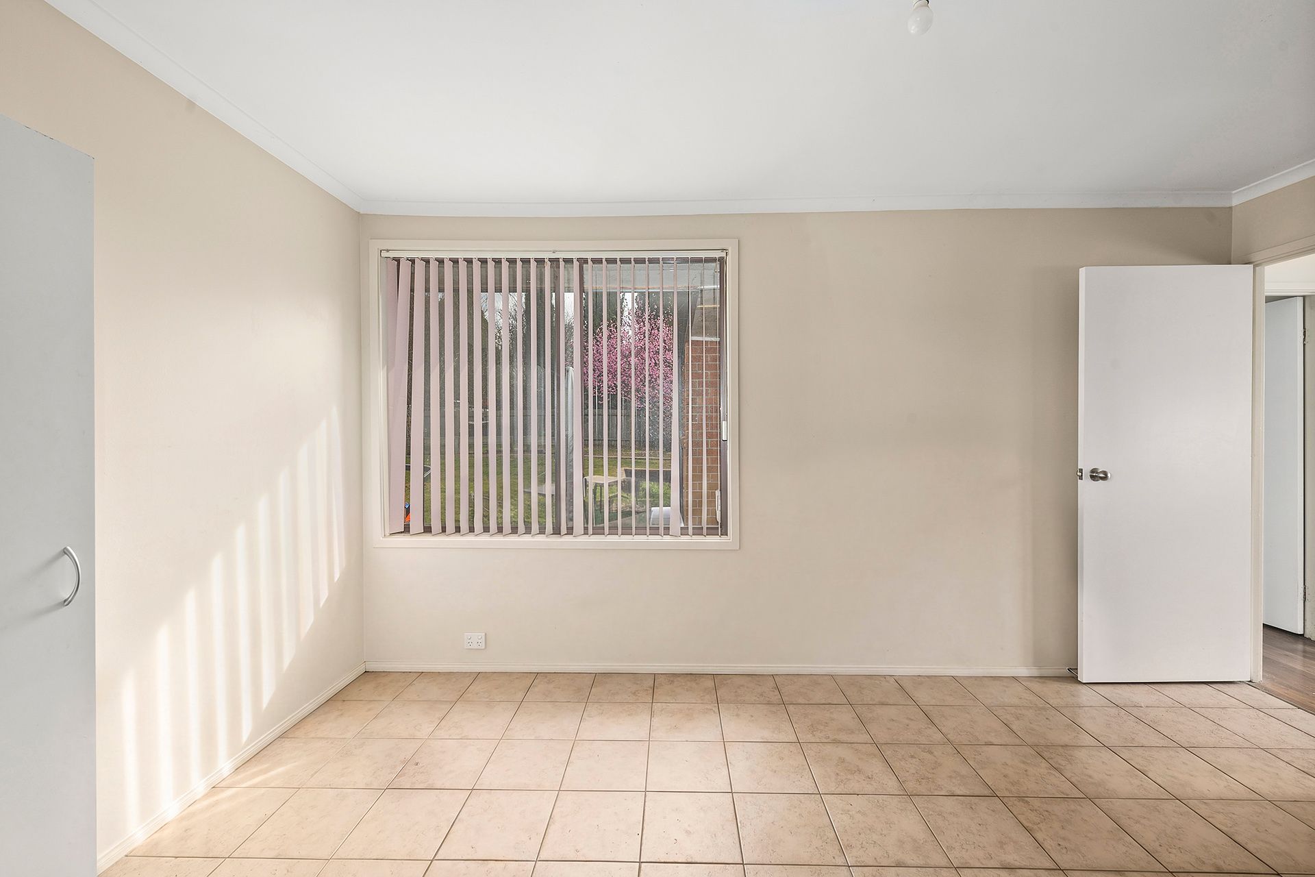 59 Kennedy Close — photo 3 of 9
