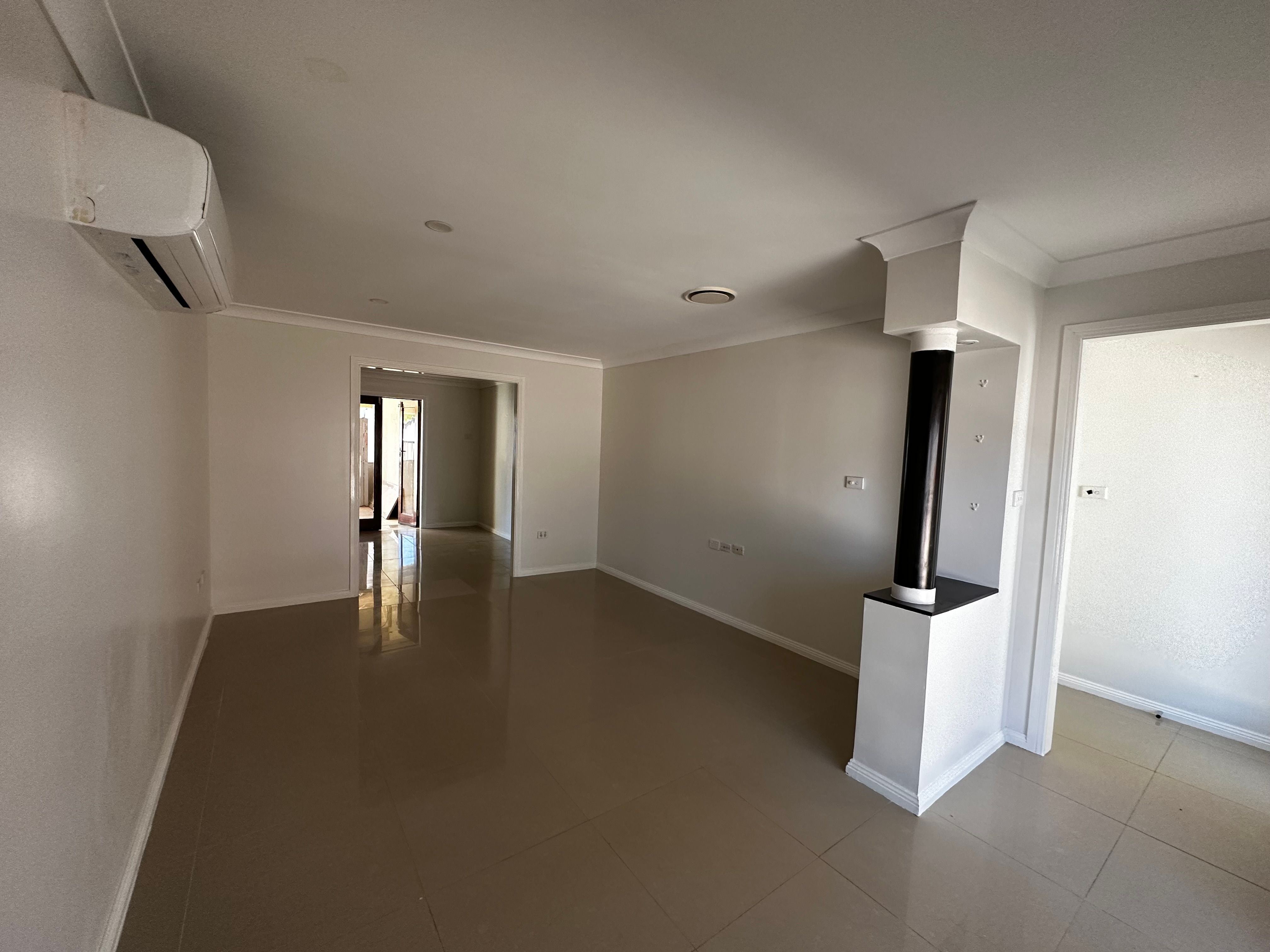 16 Hennesy Crescent — photo 5 of 11