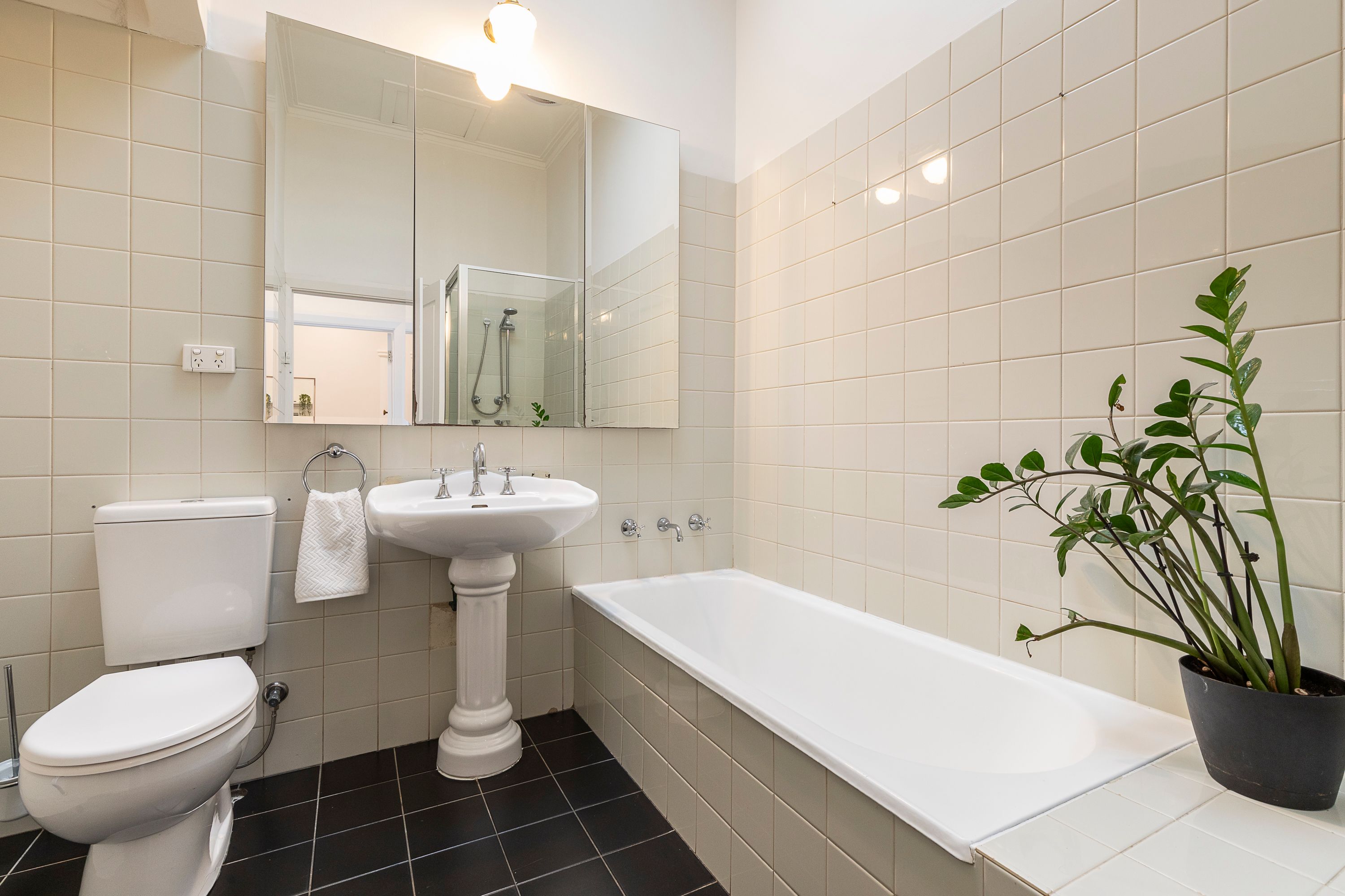 17 Thongsbridge Street — photo 14 of 30