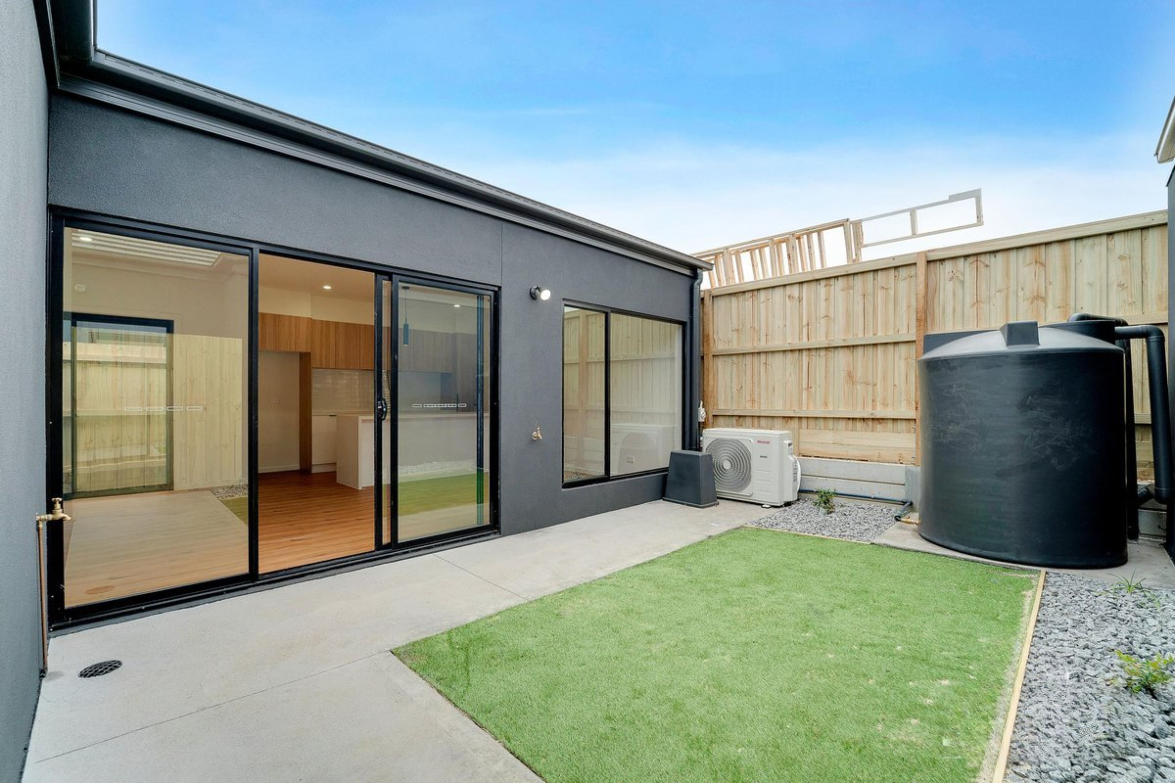 125 Maradona Boulevard — photo 10 of 15