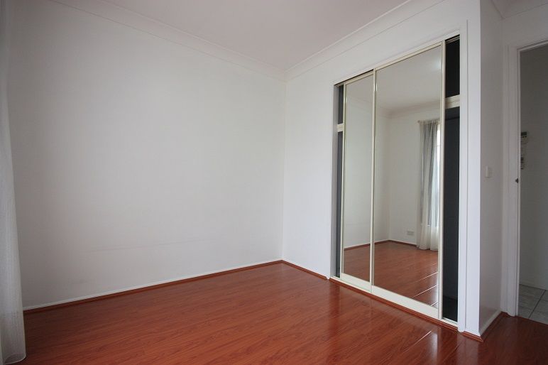 40 Hyacinth Avenue, Macquarie Fields, NSW 2564
